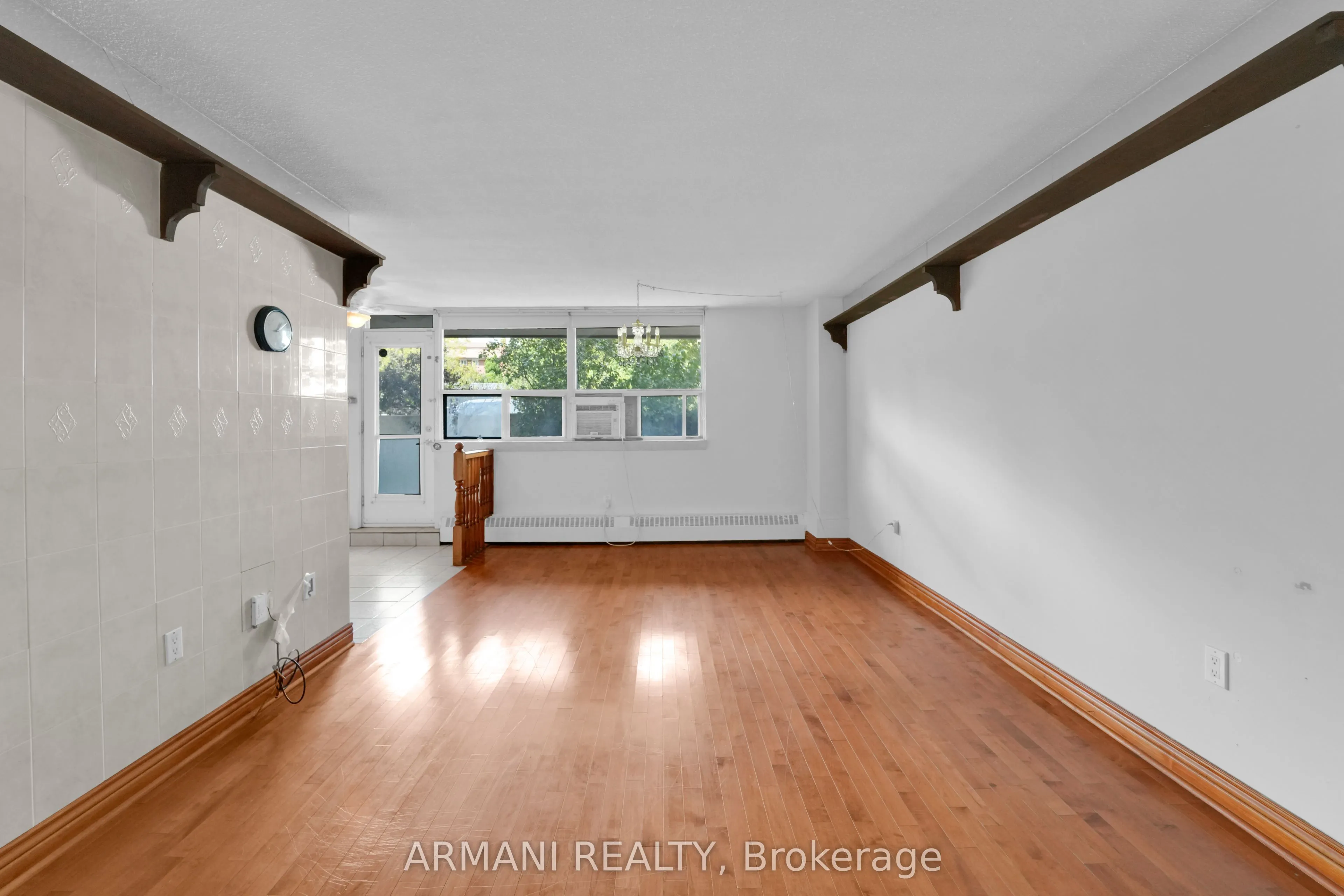 541 Blackthorn Avenue, #405