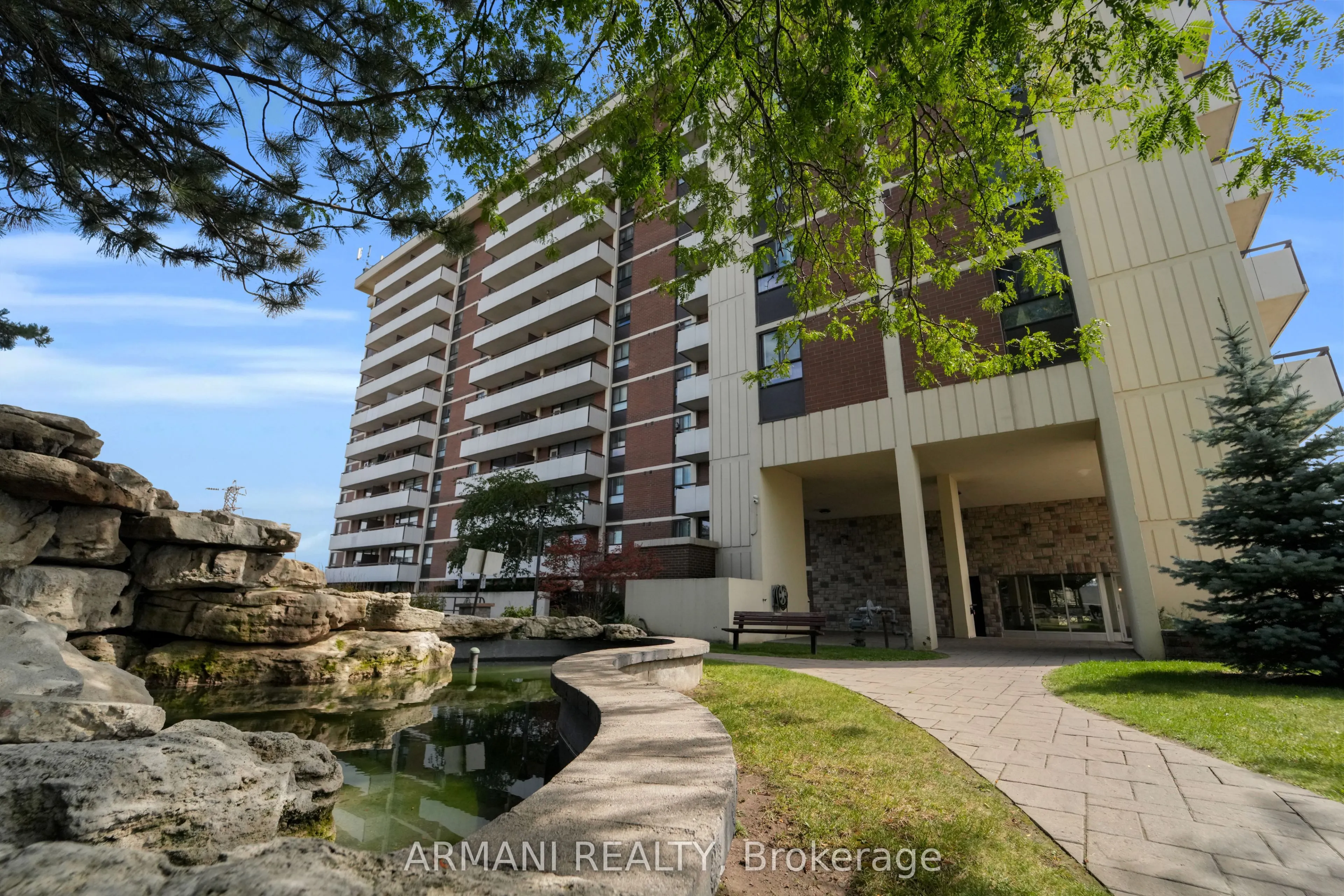 541 Blackthorn Avenue, #405