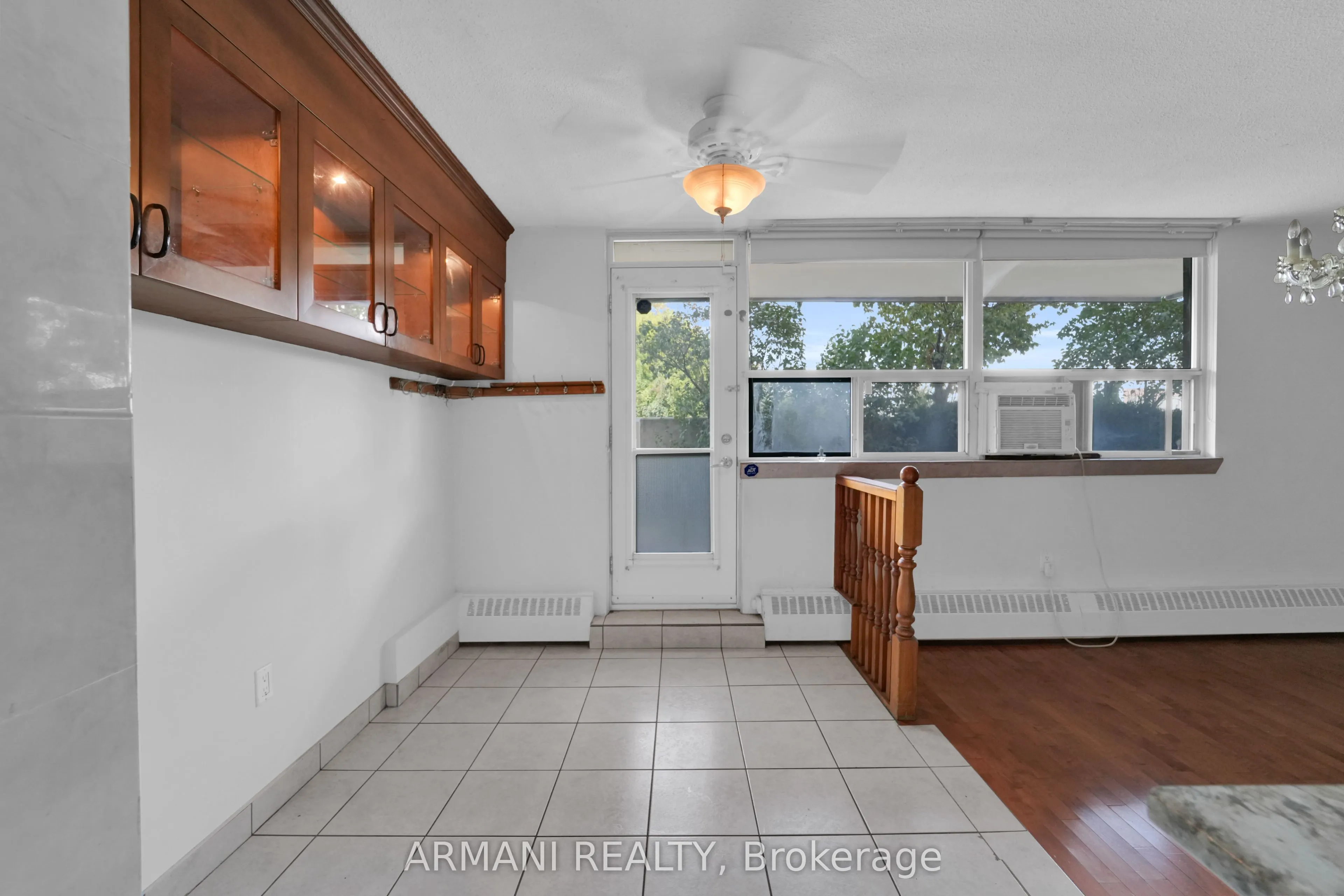 541 Blackthorn Avenue, #405