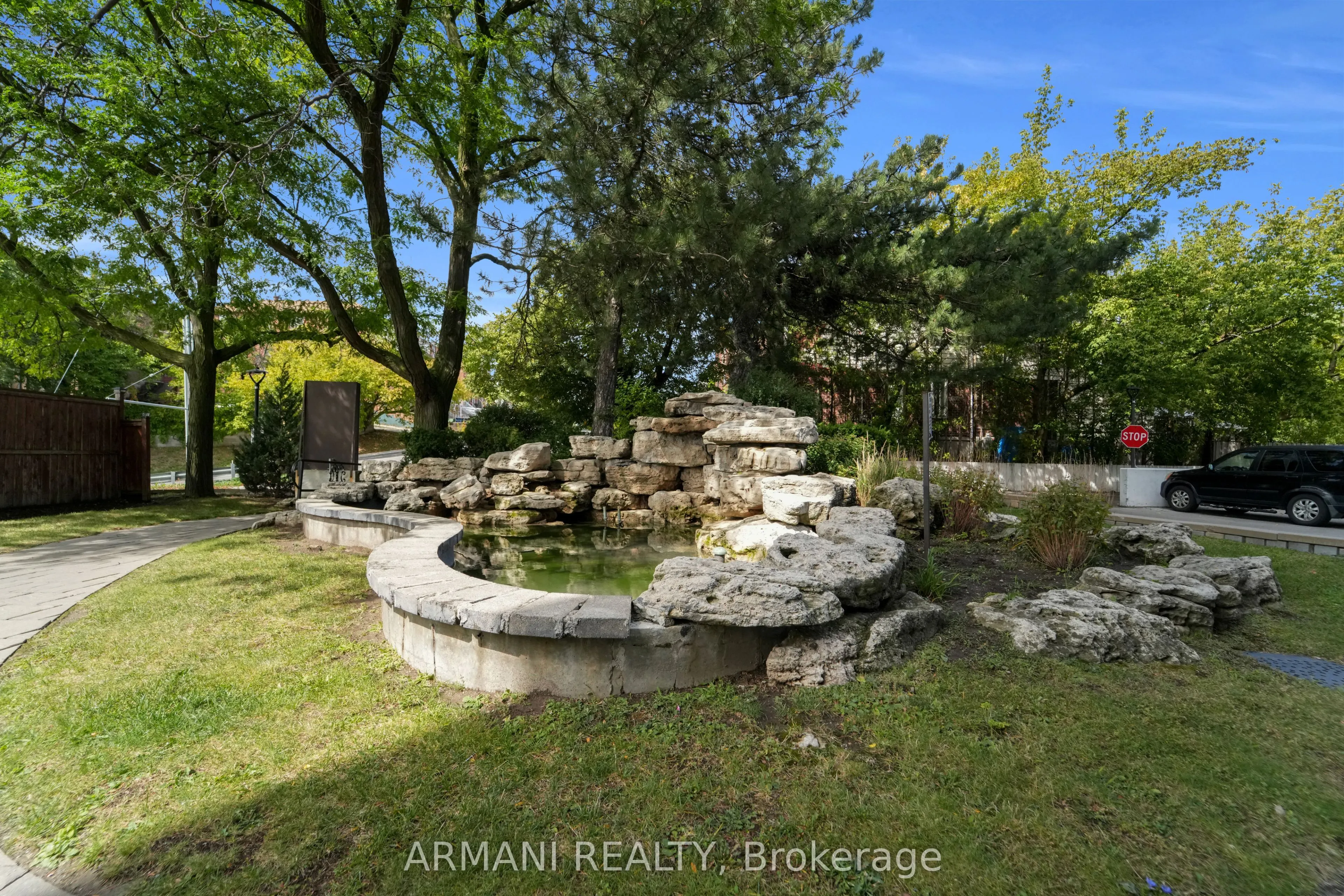 541 Blackthorn Avenue, #405