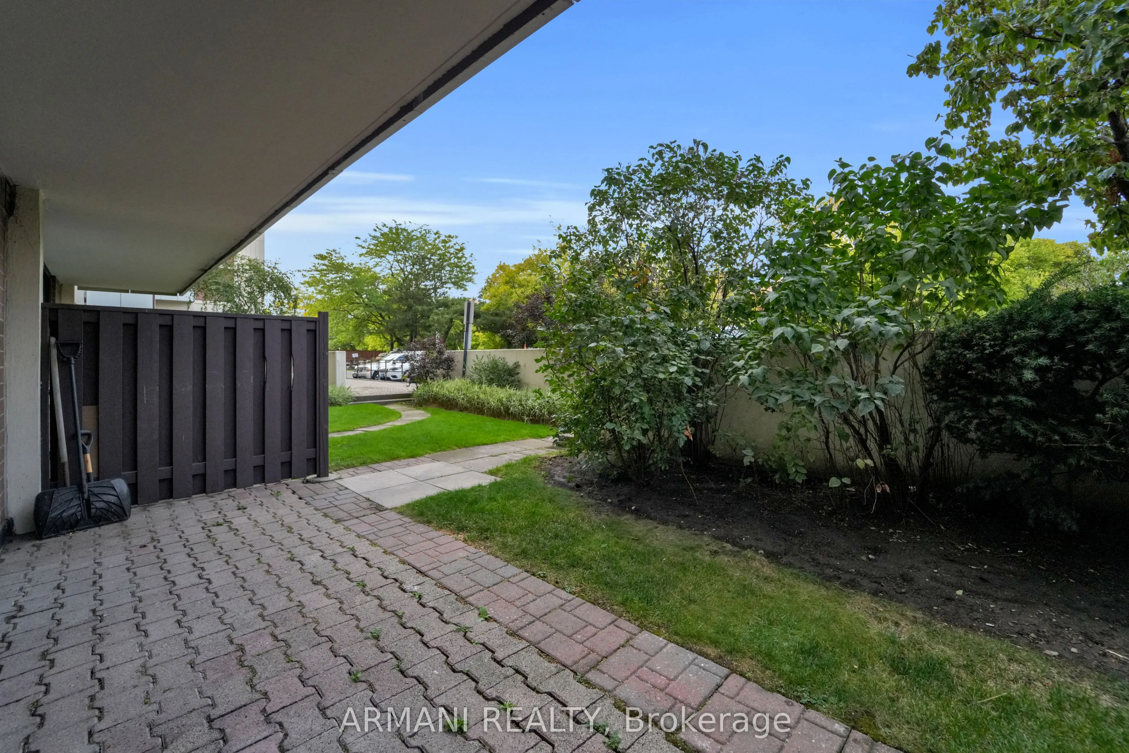 541 Blackthorn Avenue, #405