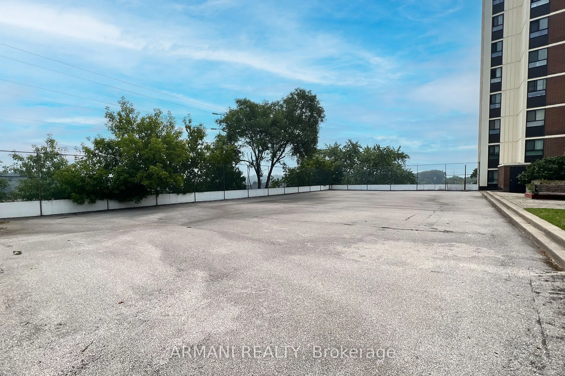 541 Blackthorn Avenue, #405