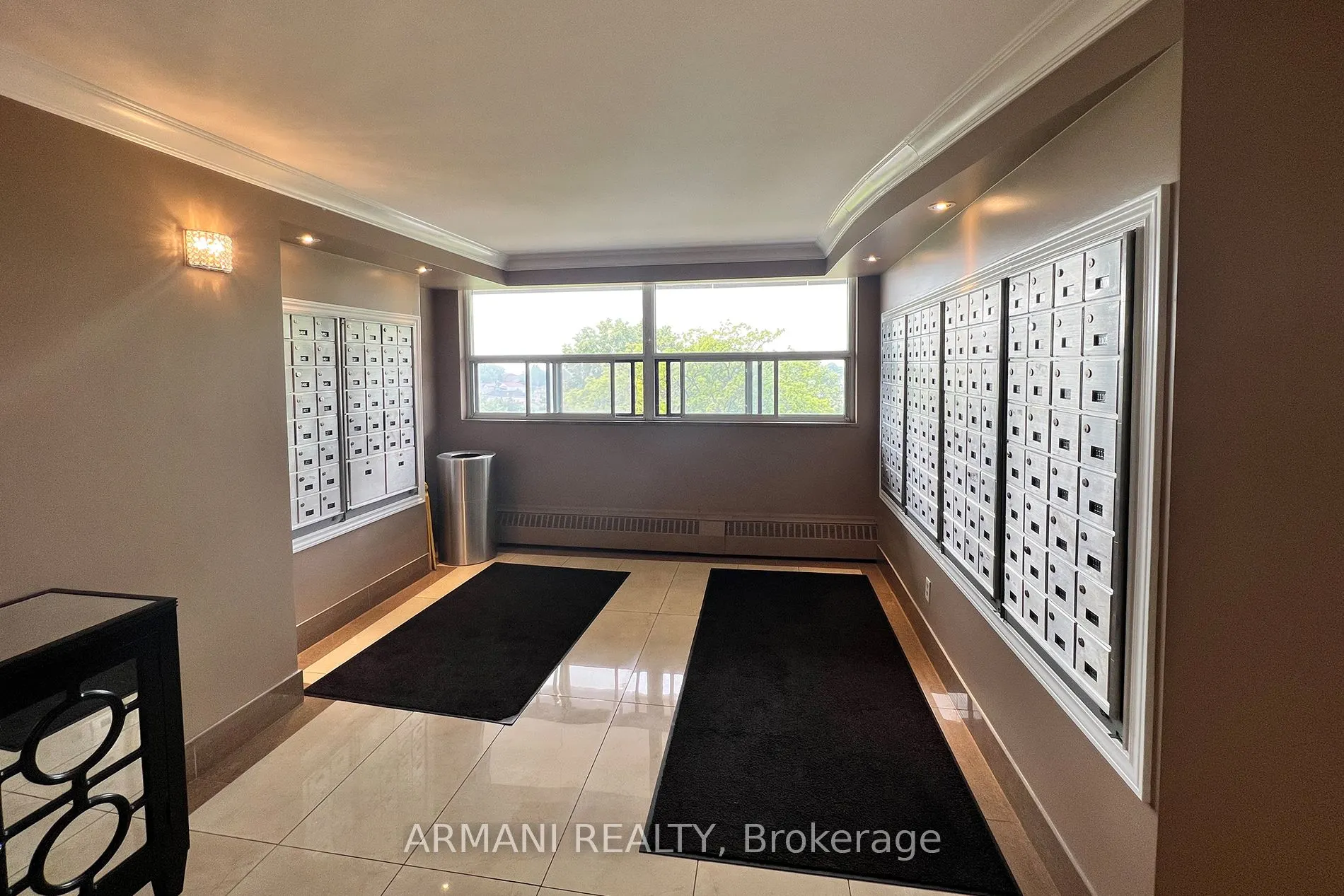 541 Blackthorn Avenue, #405