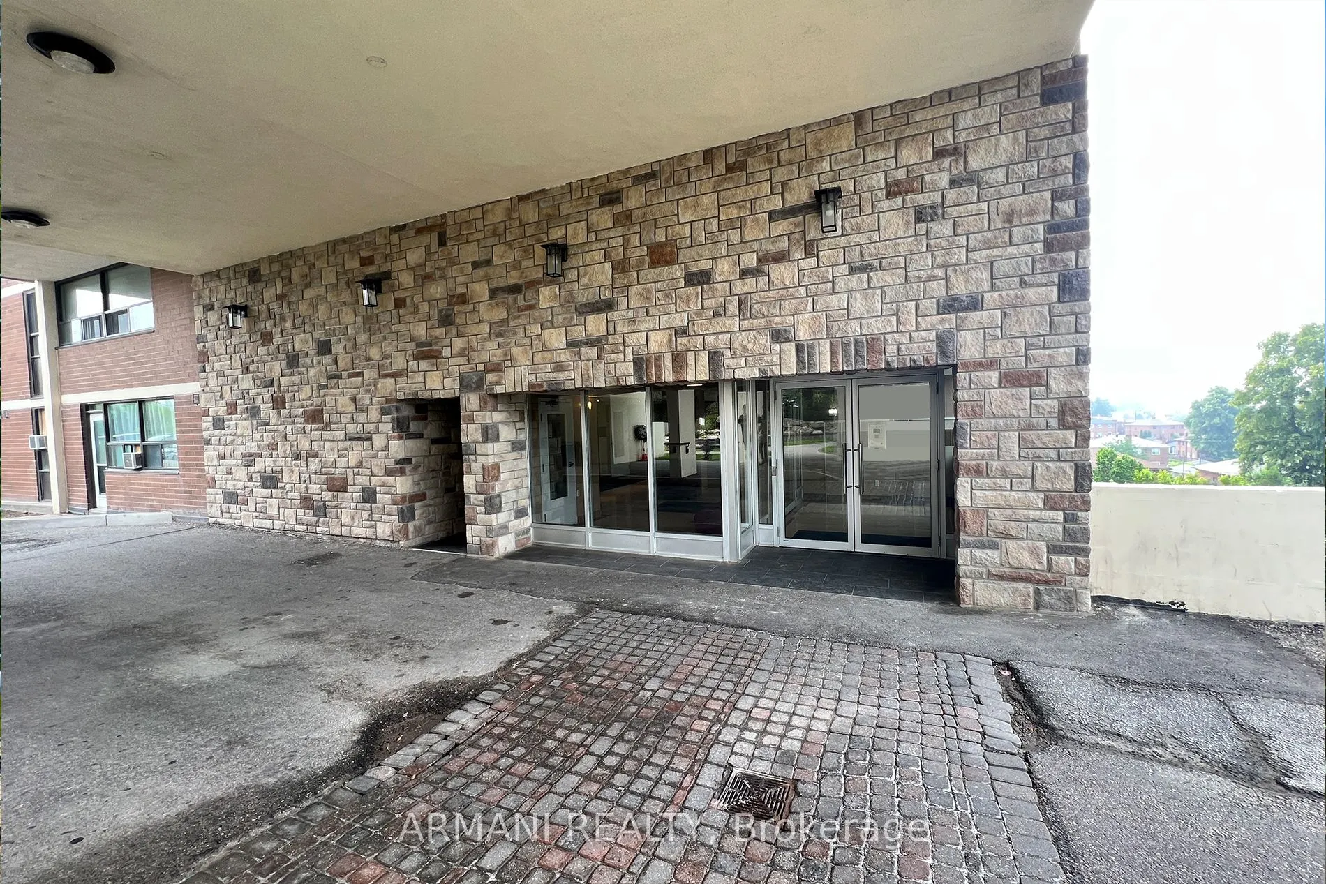 541 Blackthorn Avenue, #405