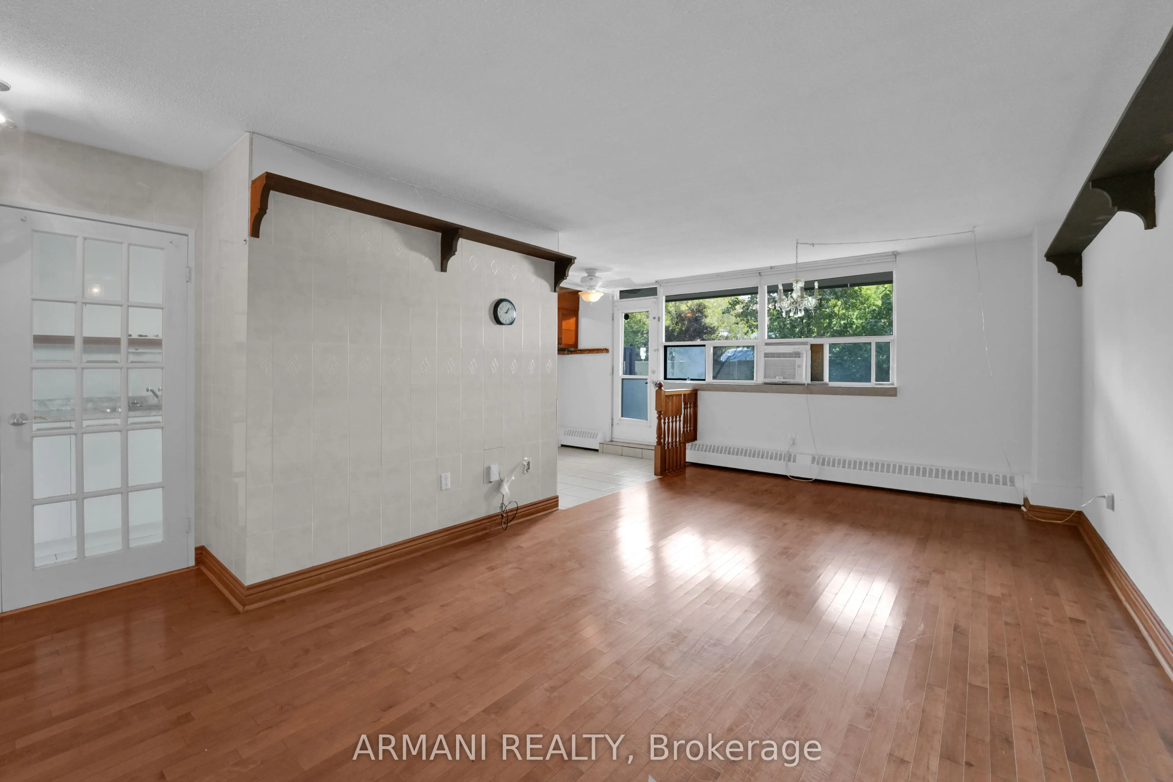 541 Blackthorn Avenue, #405