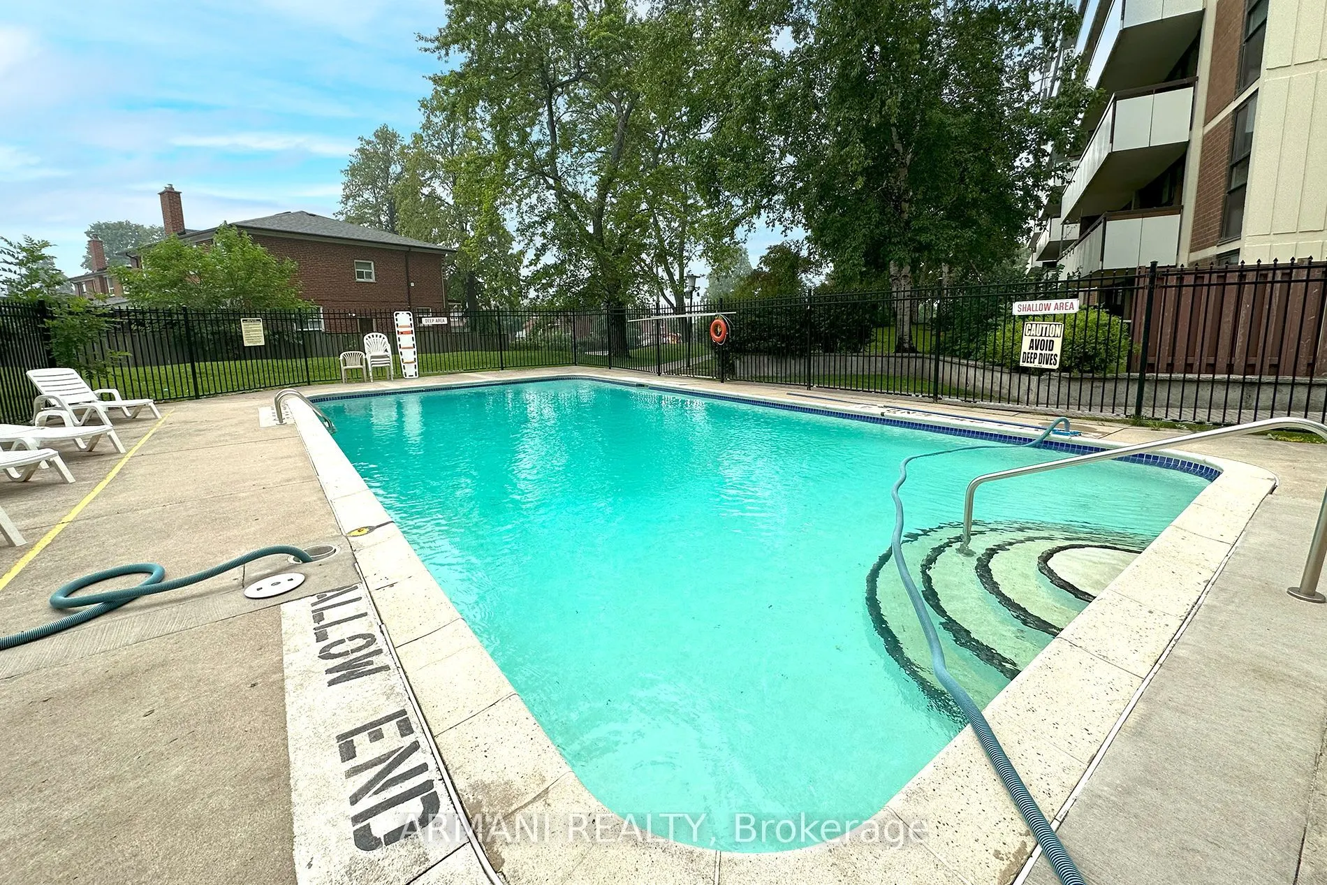 541 Blackthorn Avenue, #405