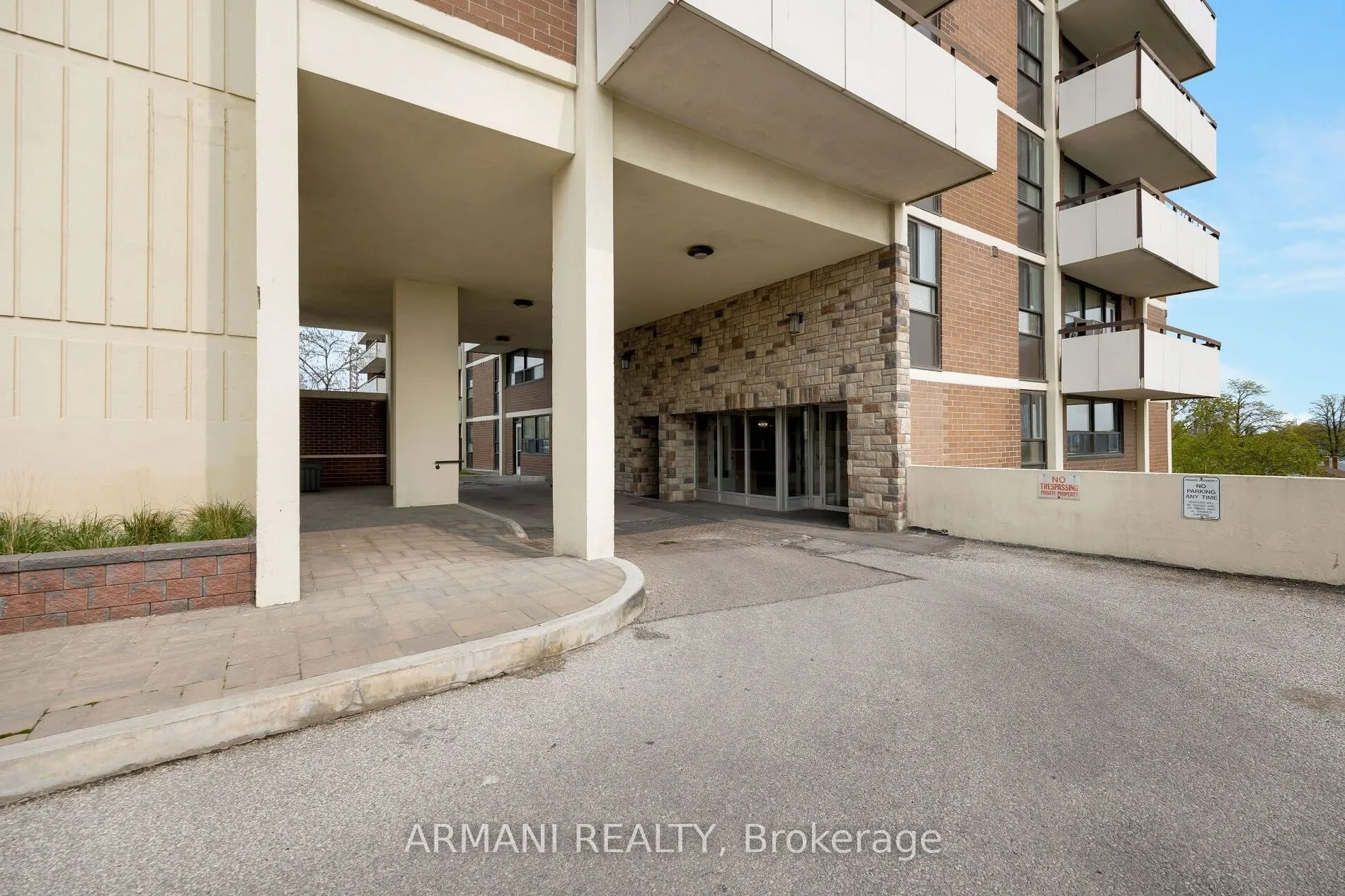 541 Blackthorn Avenue, #405