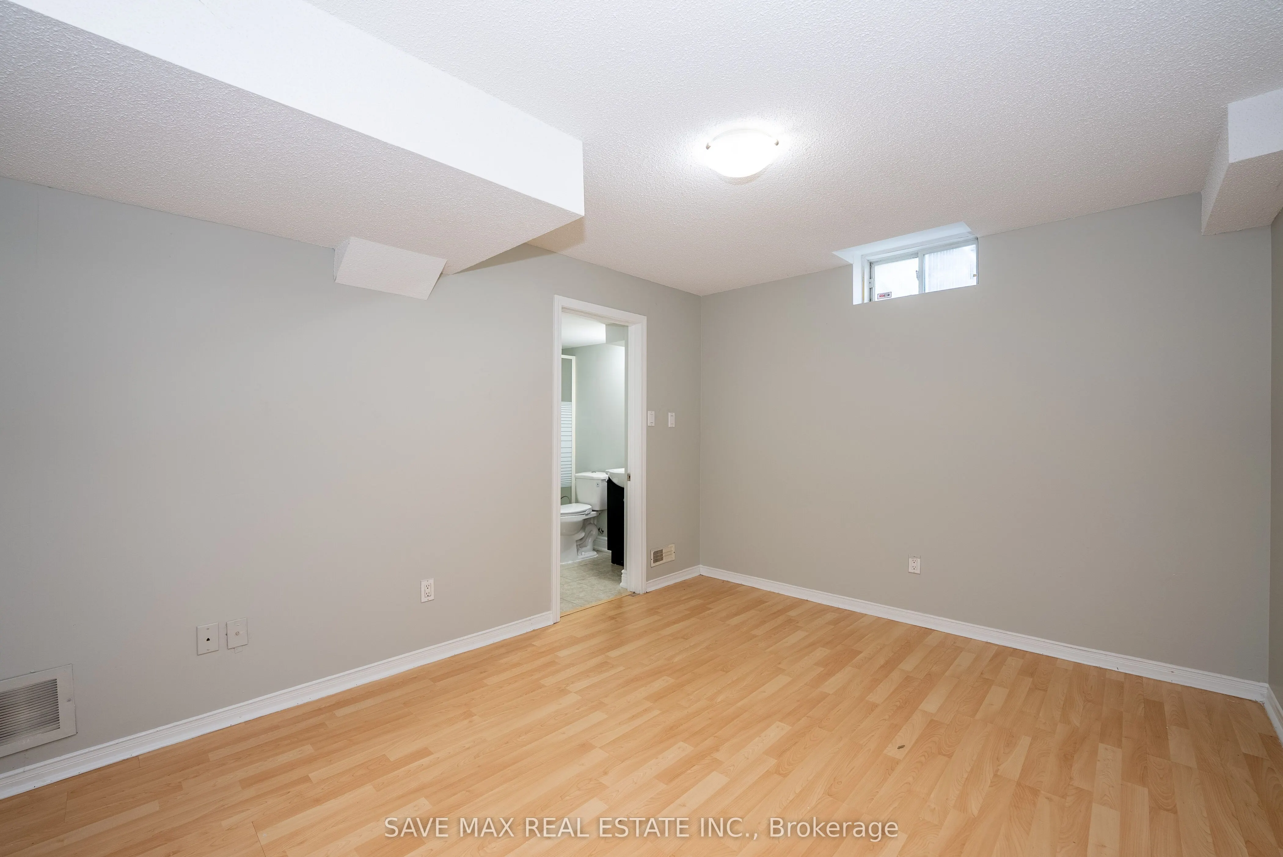 33 Heathwood Drive