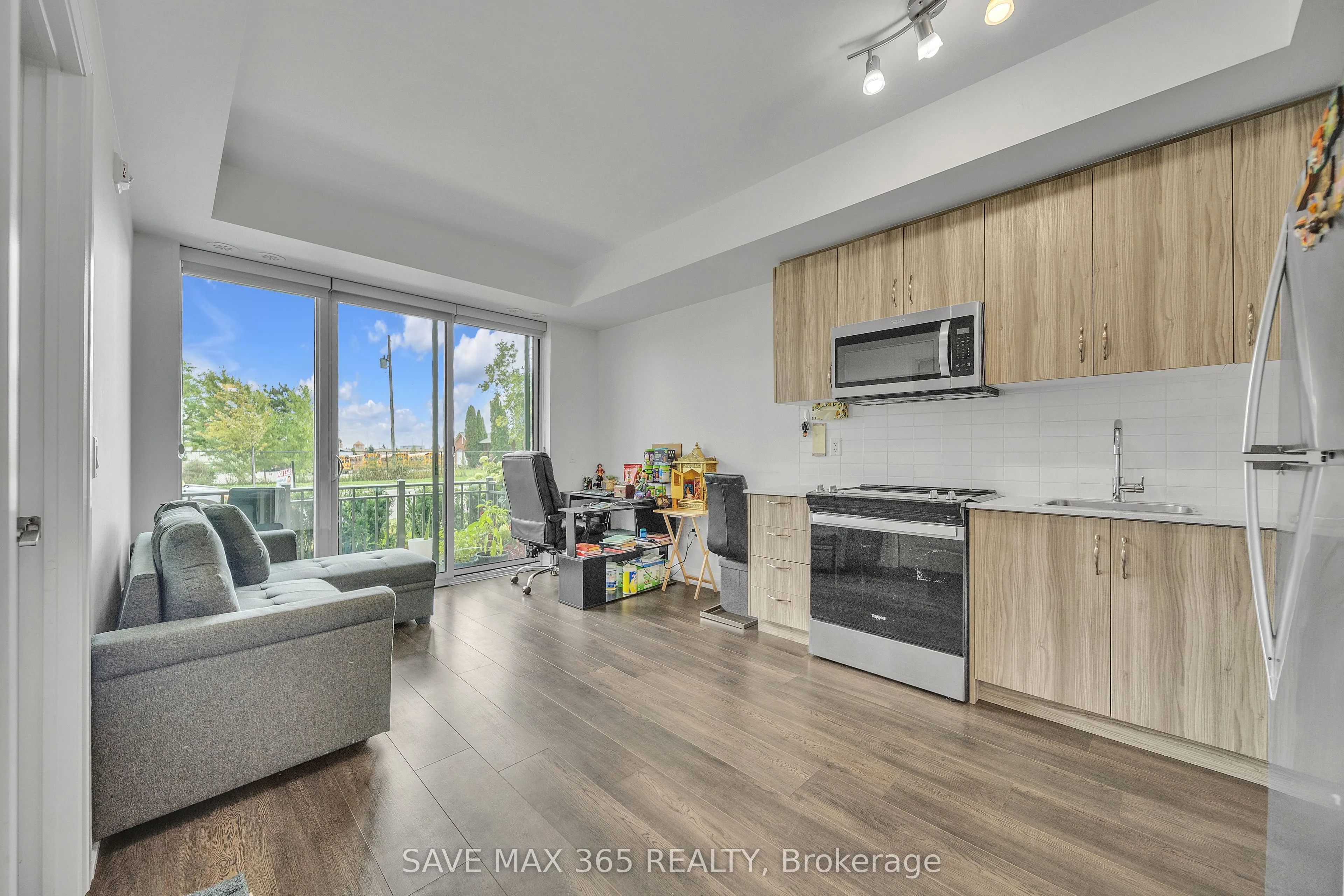 95 Attmar Drive, #121