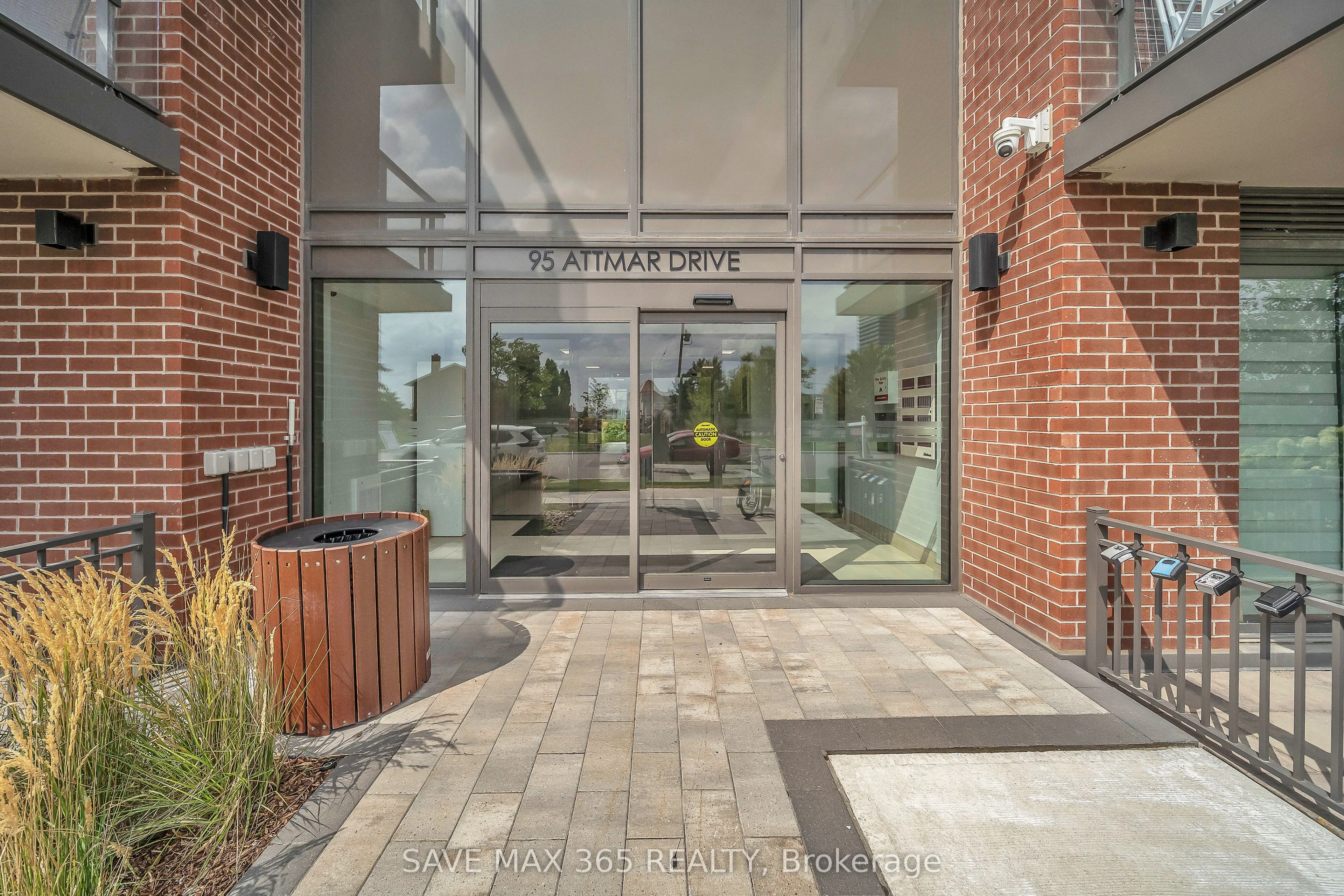 95 Attmar Drive, #121