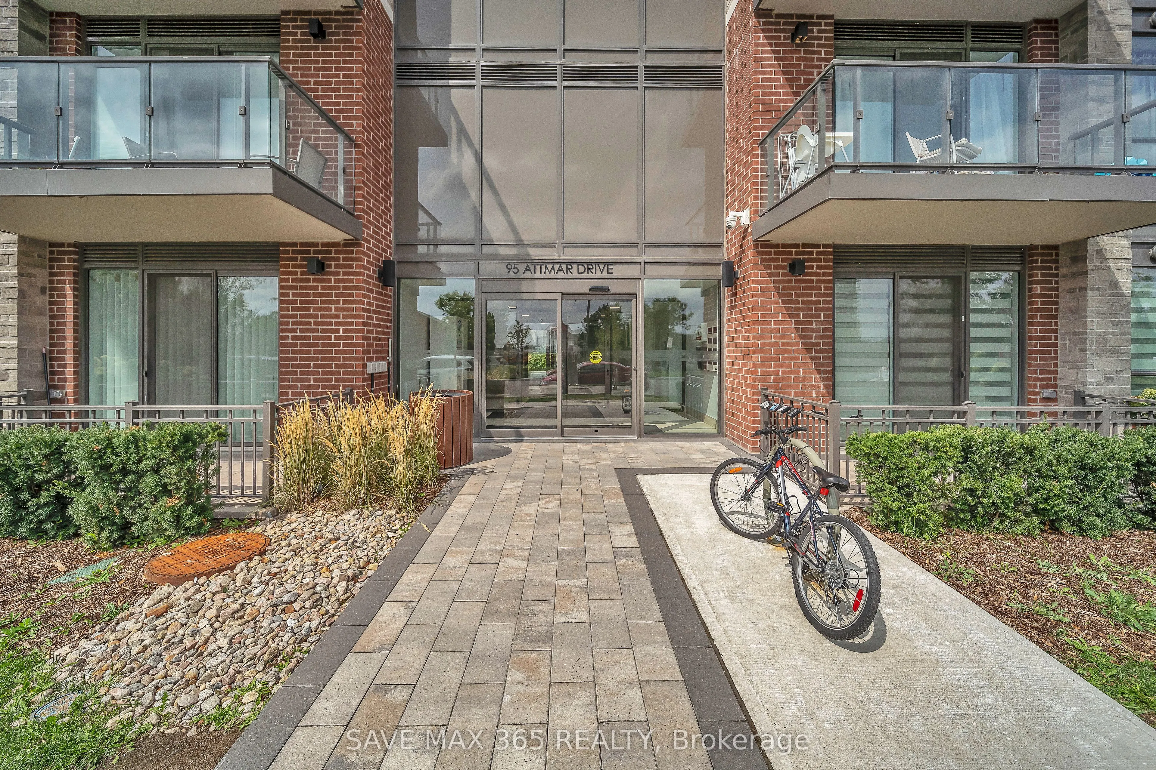 95 Attmar Drive, #121