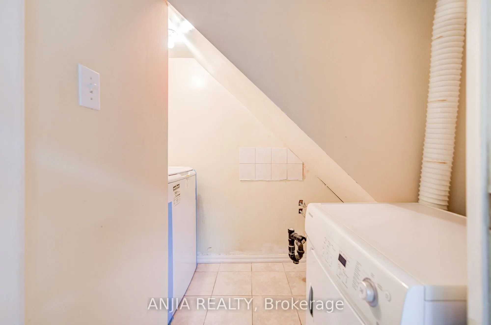 550 Bluesky Crescent