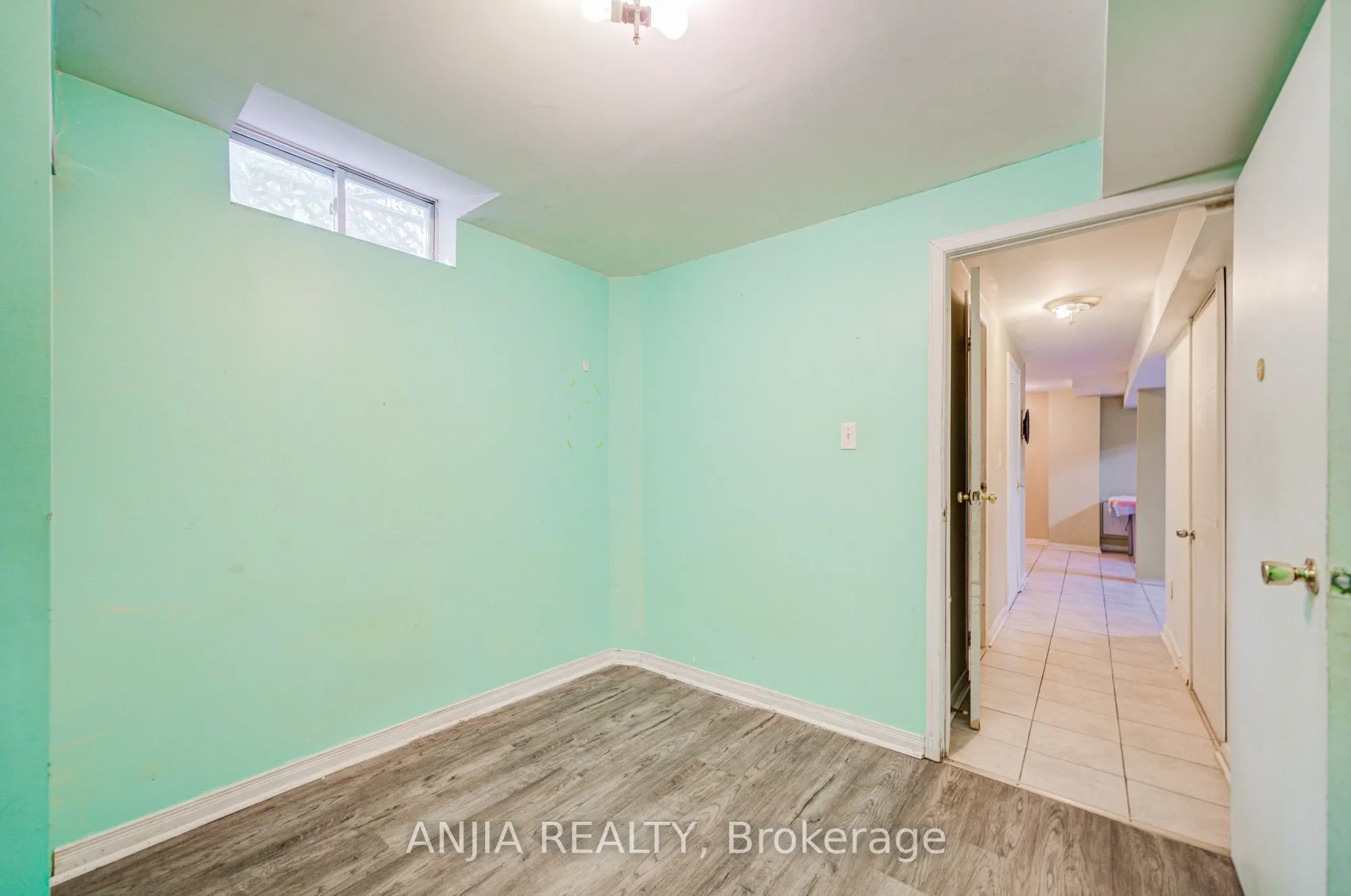 550 Bluesky Crescent