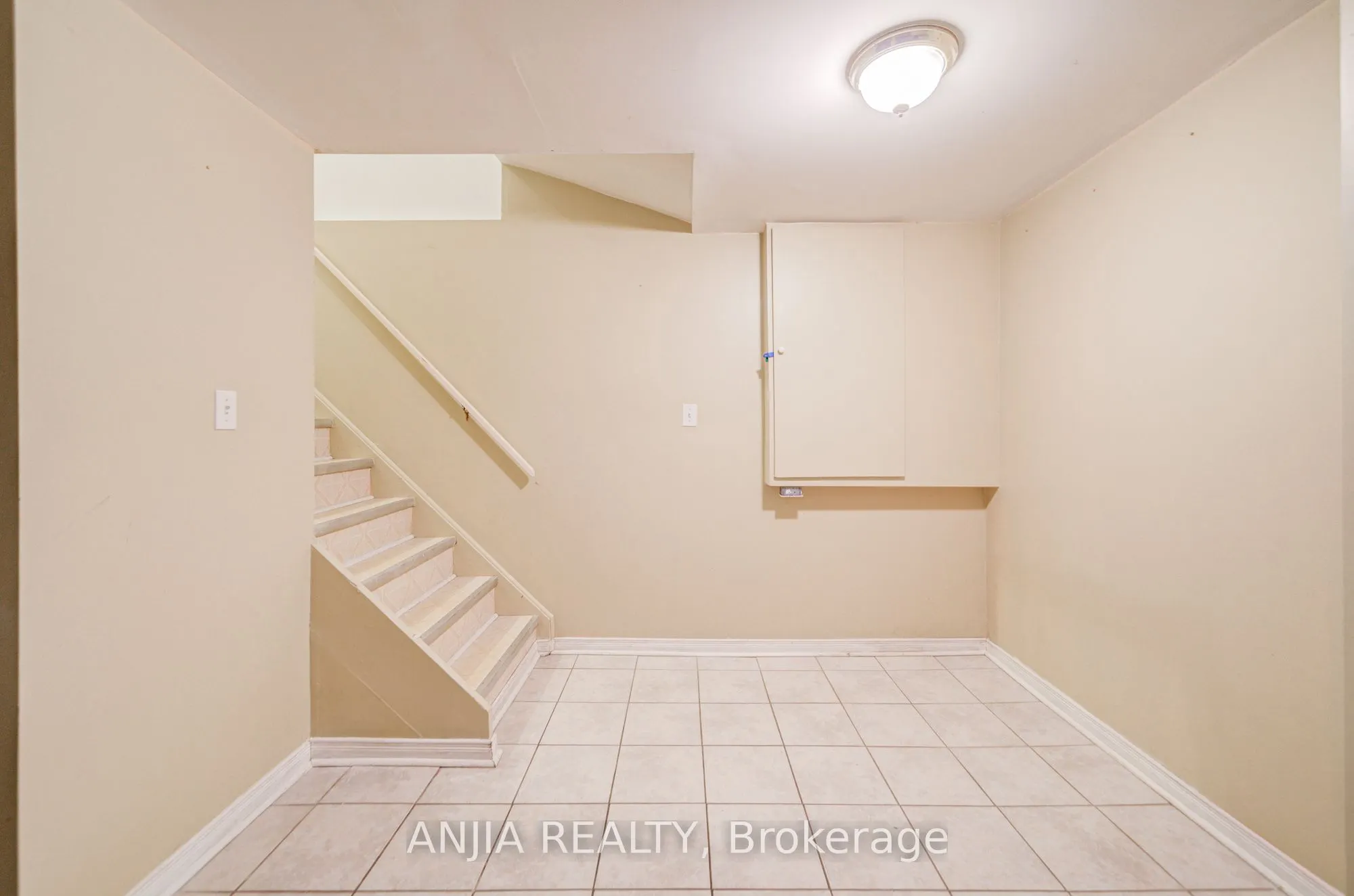 550 Bluesky Crescent