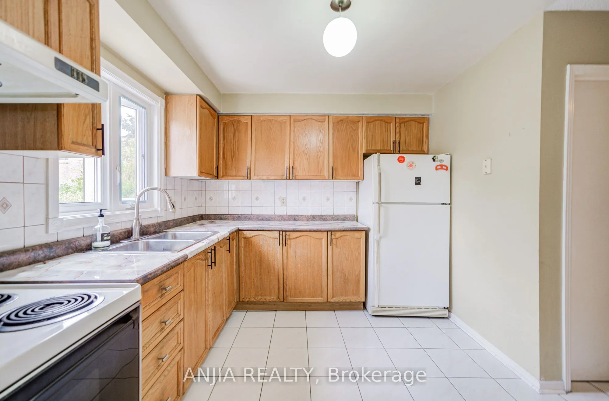 550 Bluesky Crescent