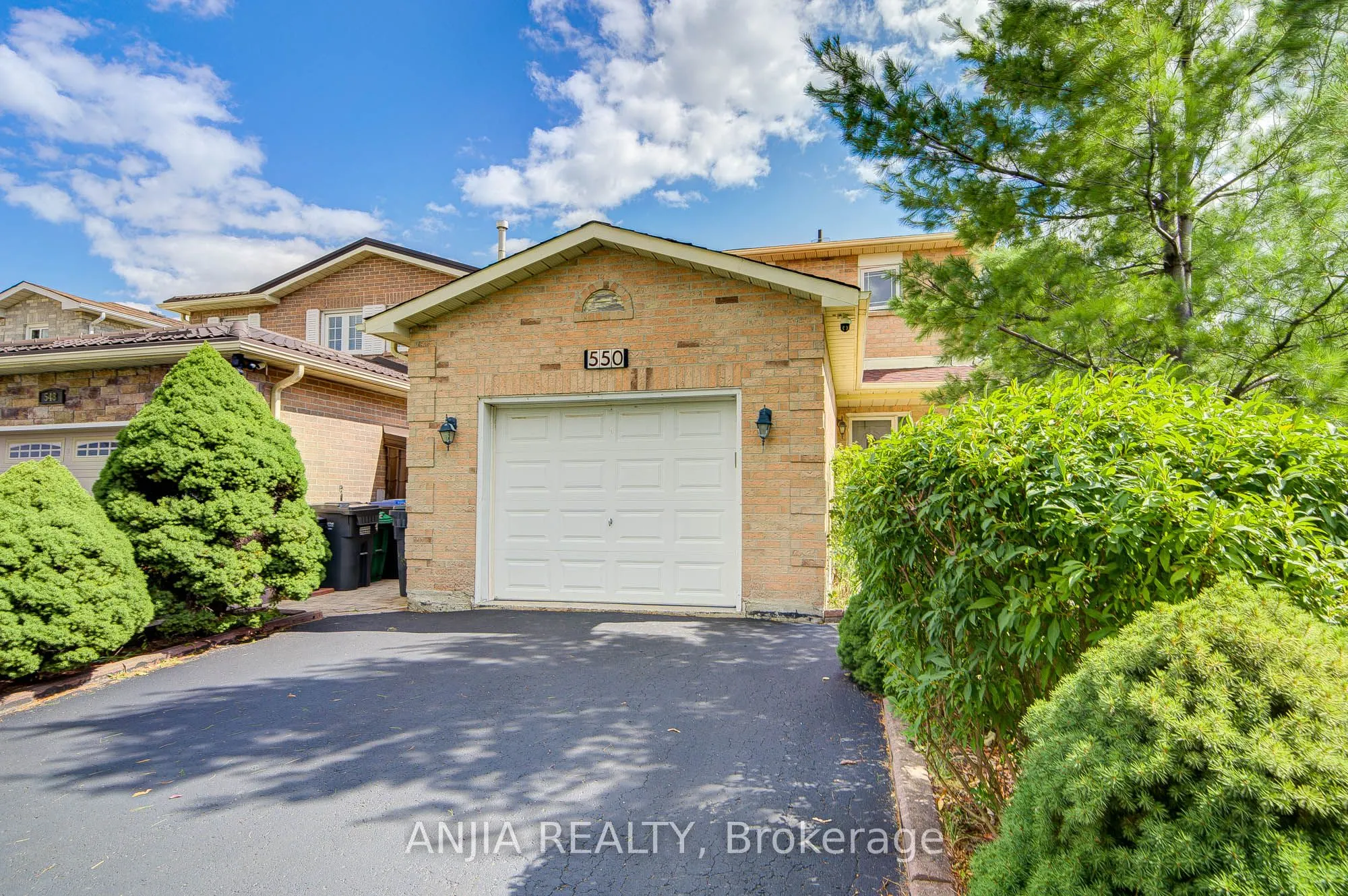 550 Bluesky Crescent