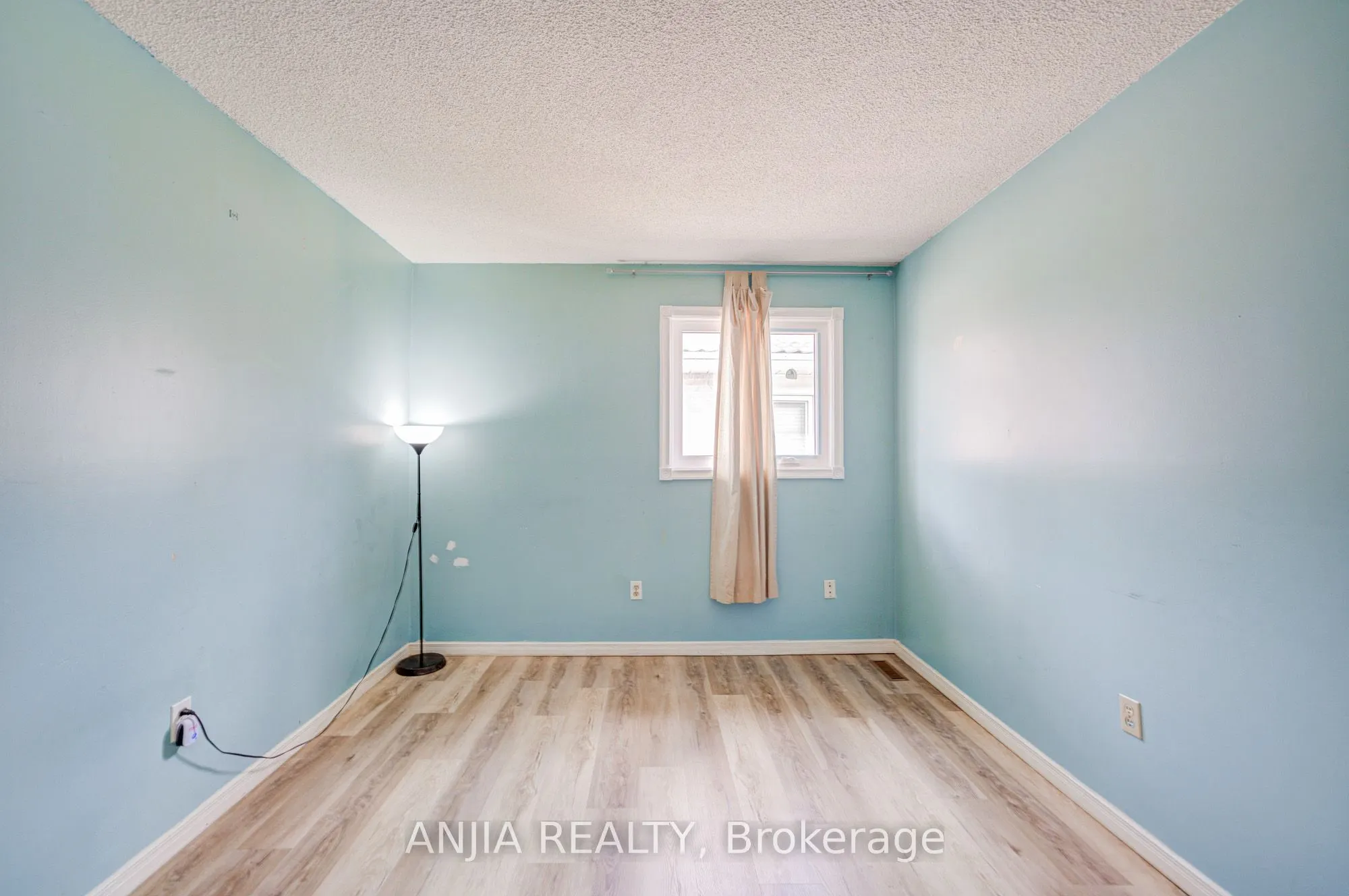550 Bluesky Crescent