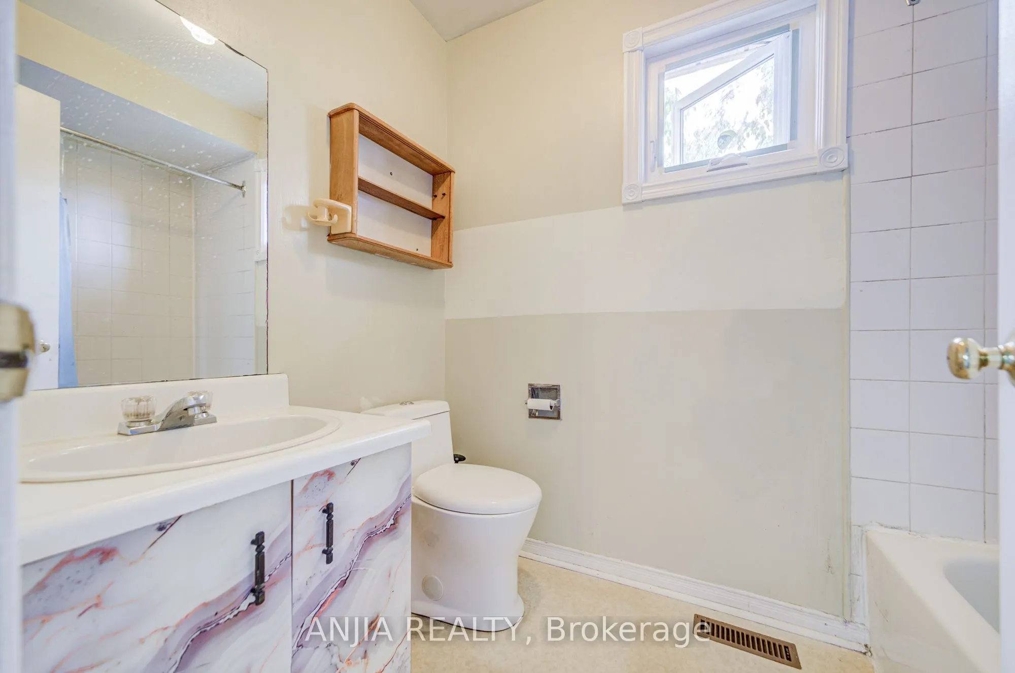 550 Bluesky Crescent
