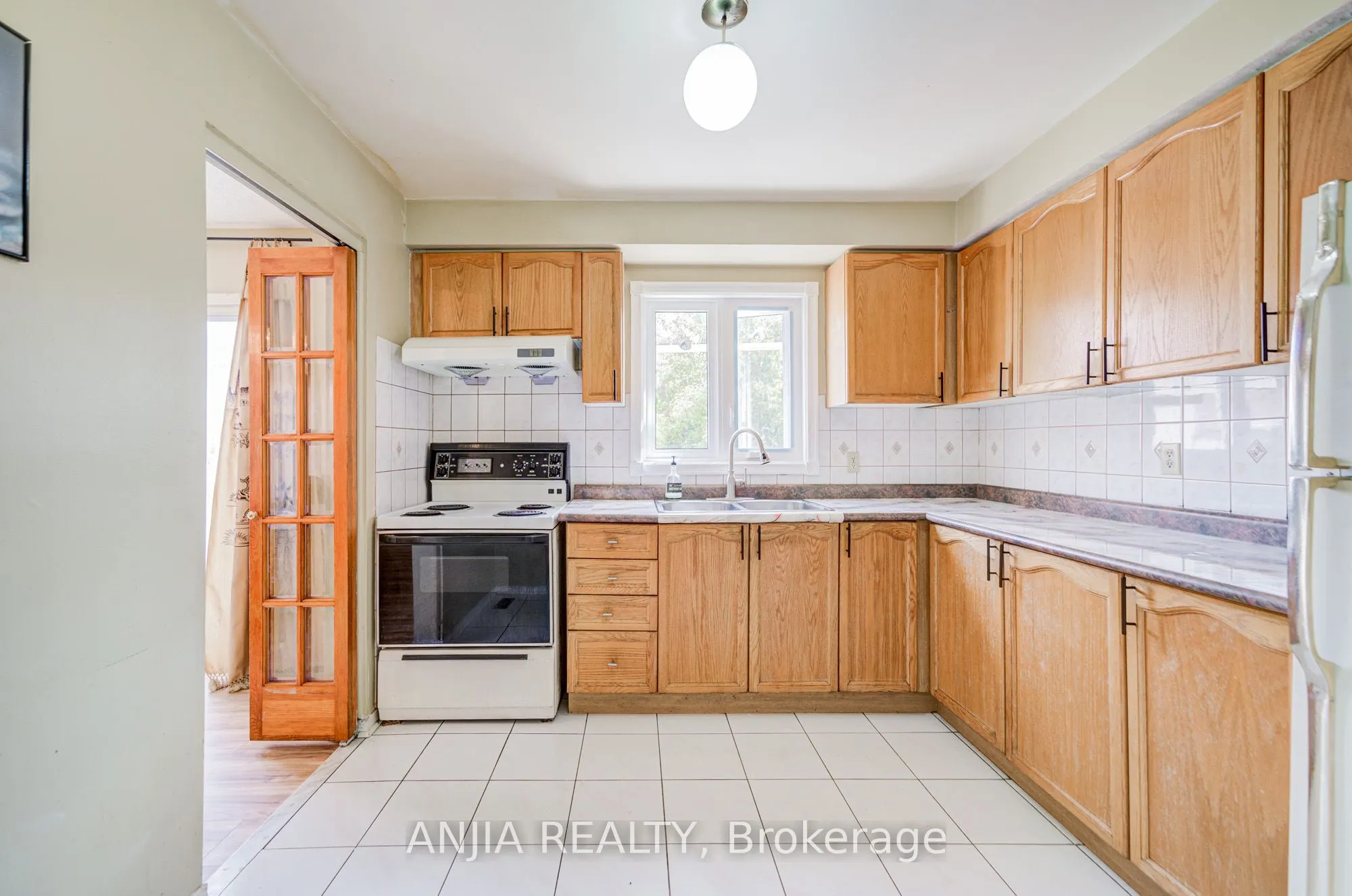550 Bluesky Crescent
