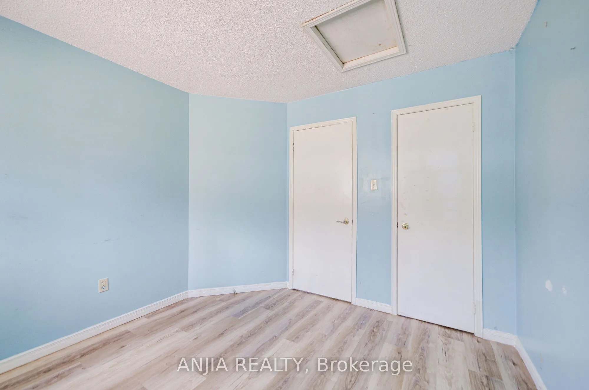 550 Bluesky Crescent
