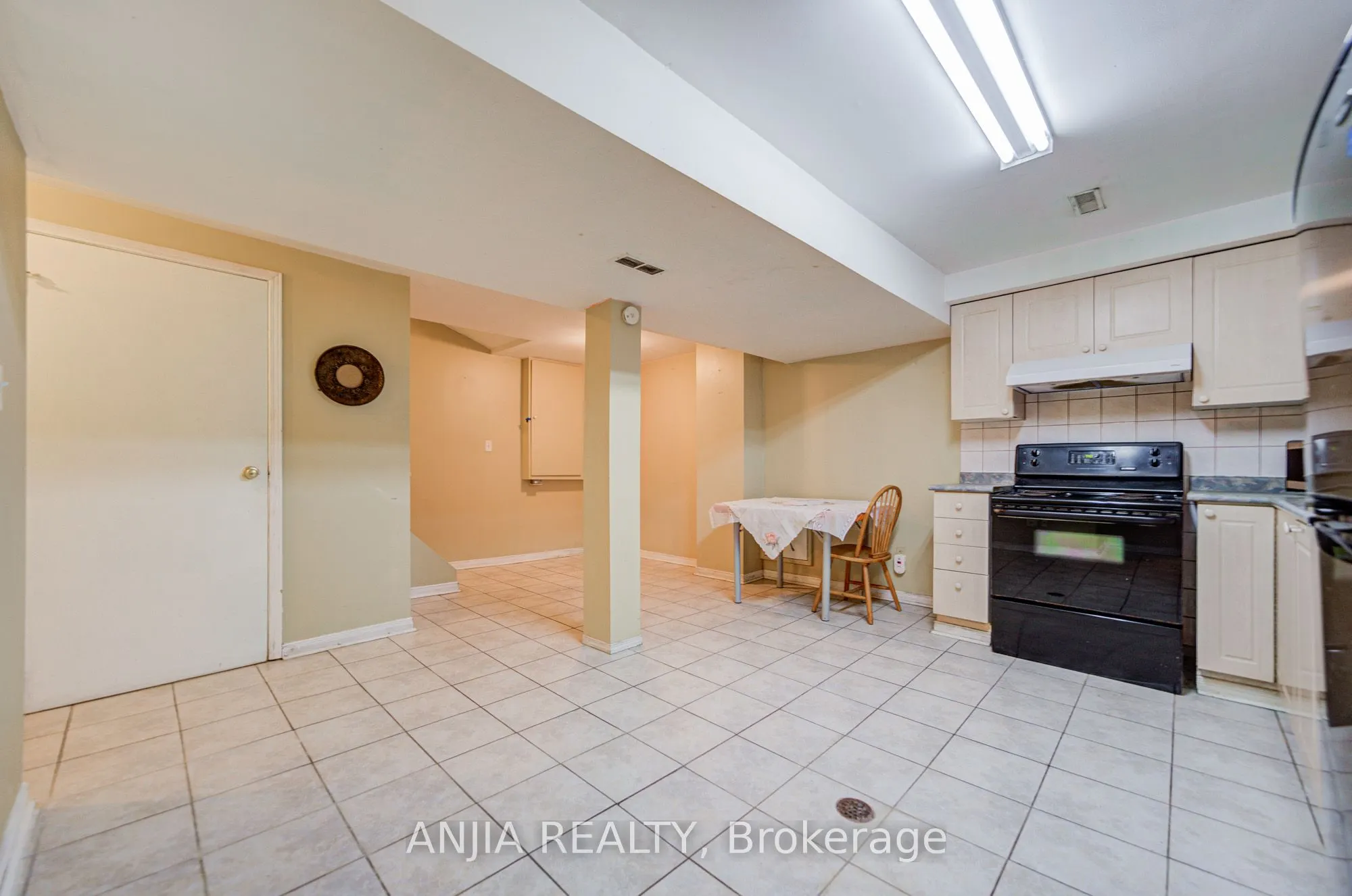 550 Bluesky Crescent