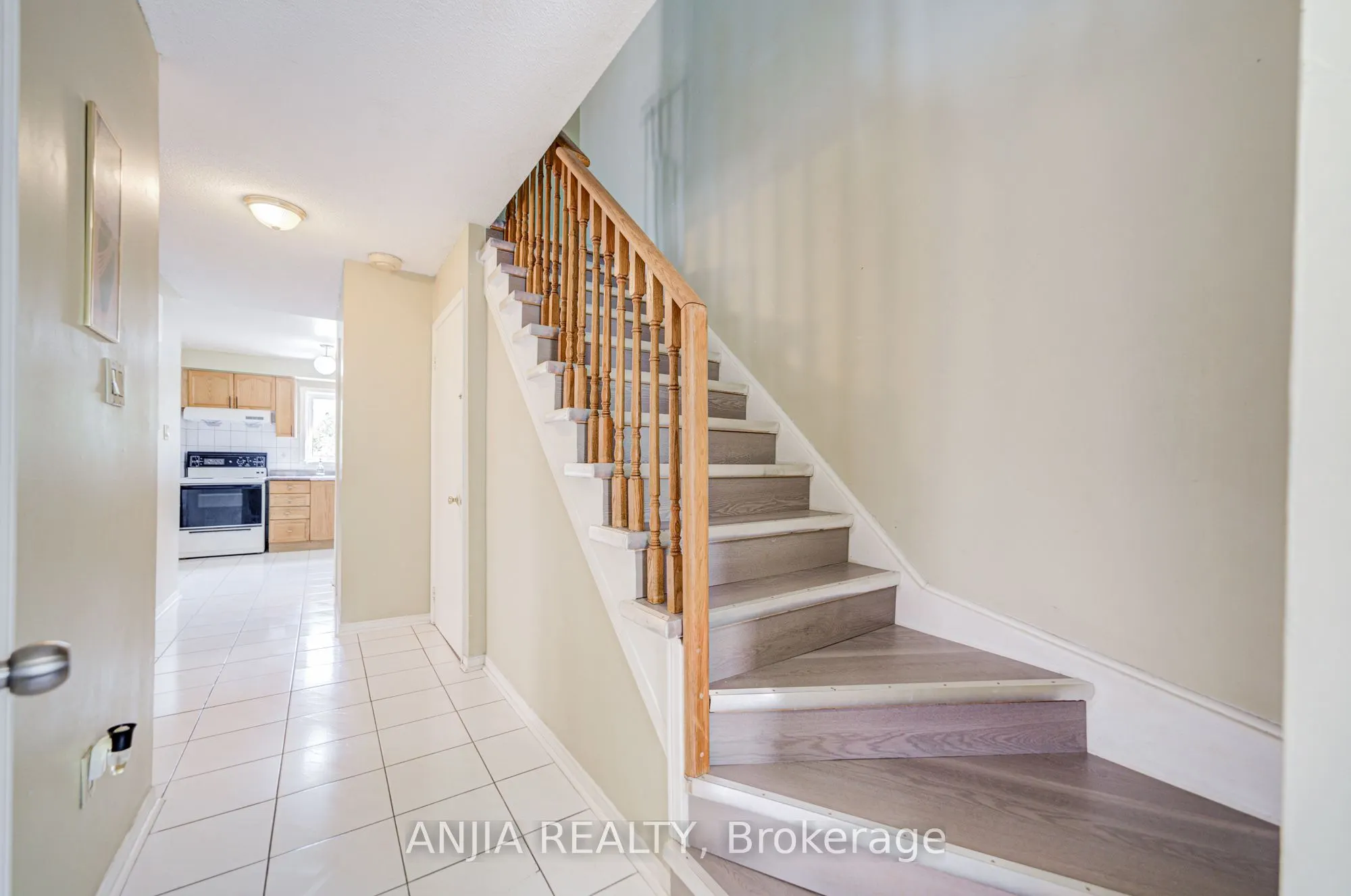 550 Bluesky Crescent