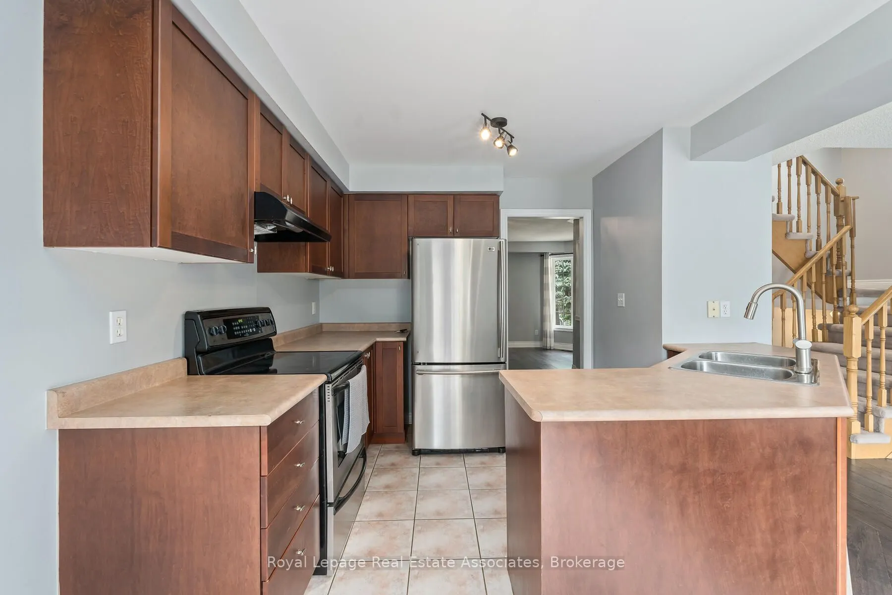 149 Mowat Crescent