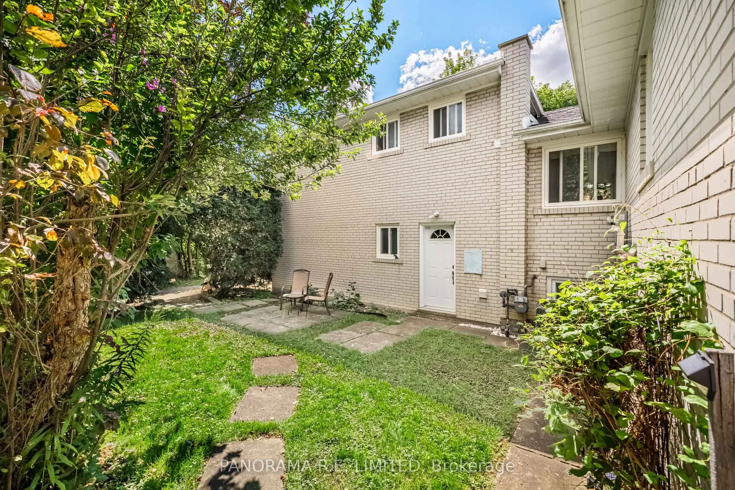 3264 Lonefeather Crescent