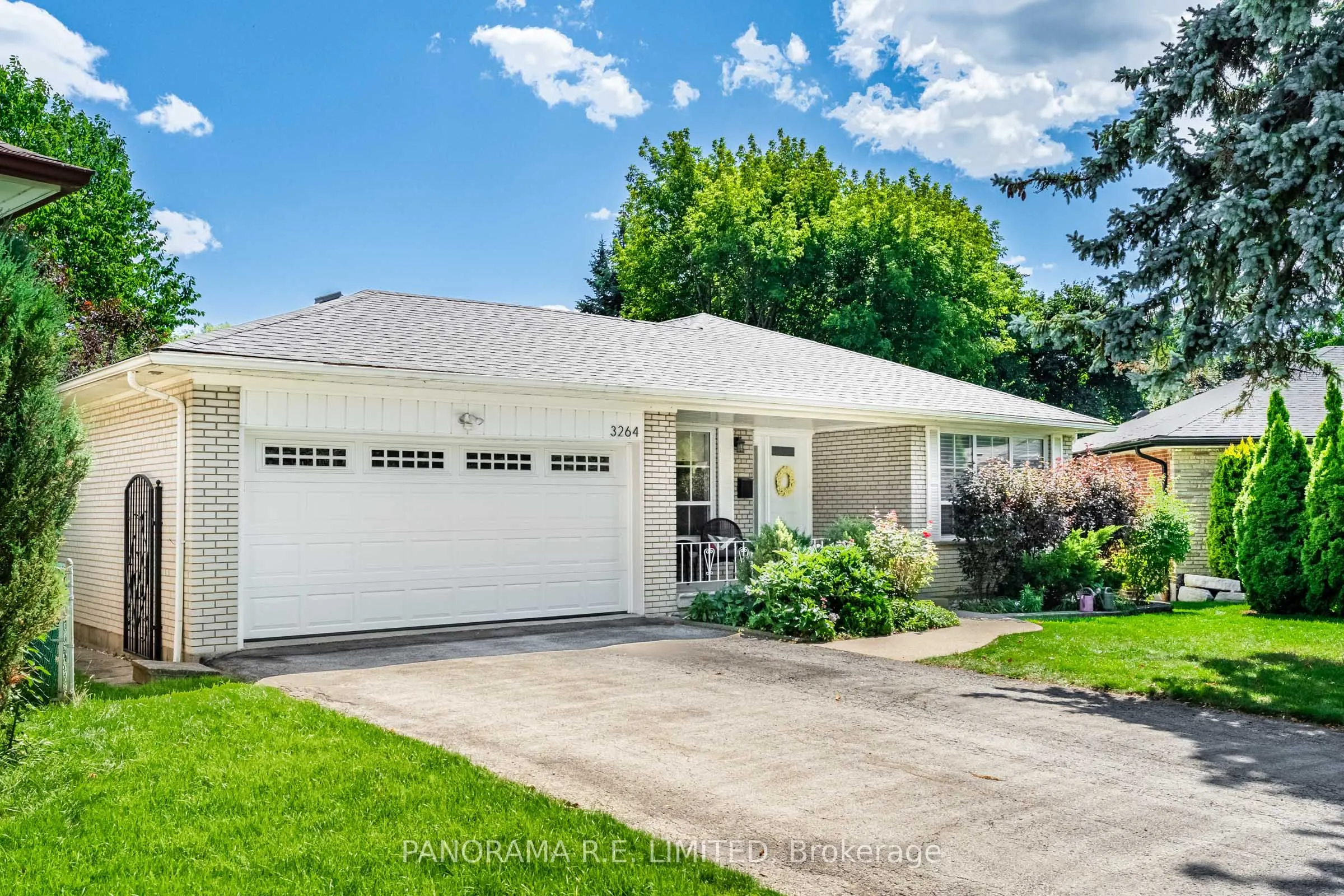 3264 Lonefeather Crescent