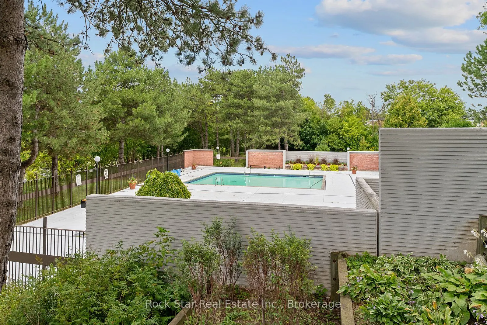 270 Scarlett Road, #1305