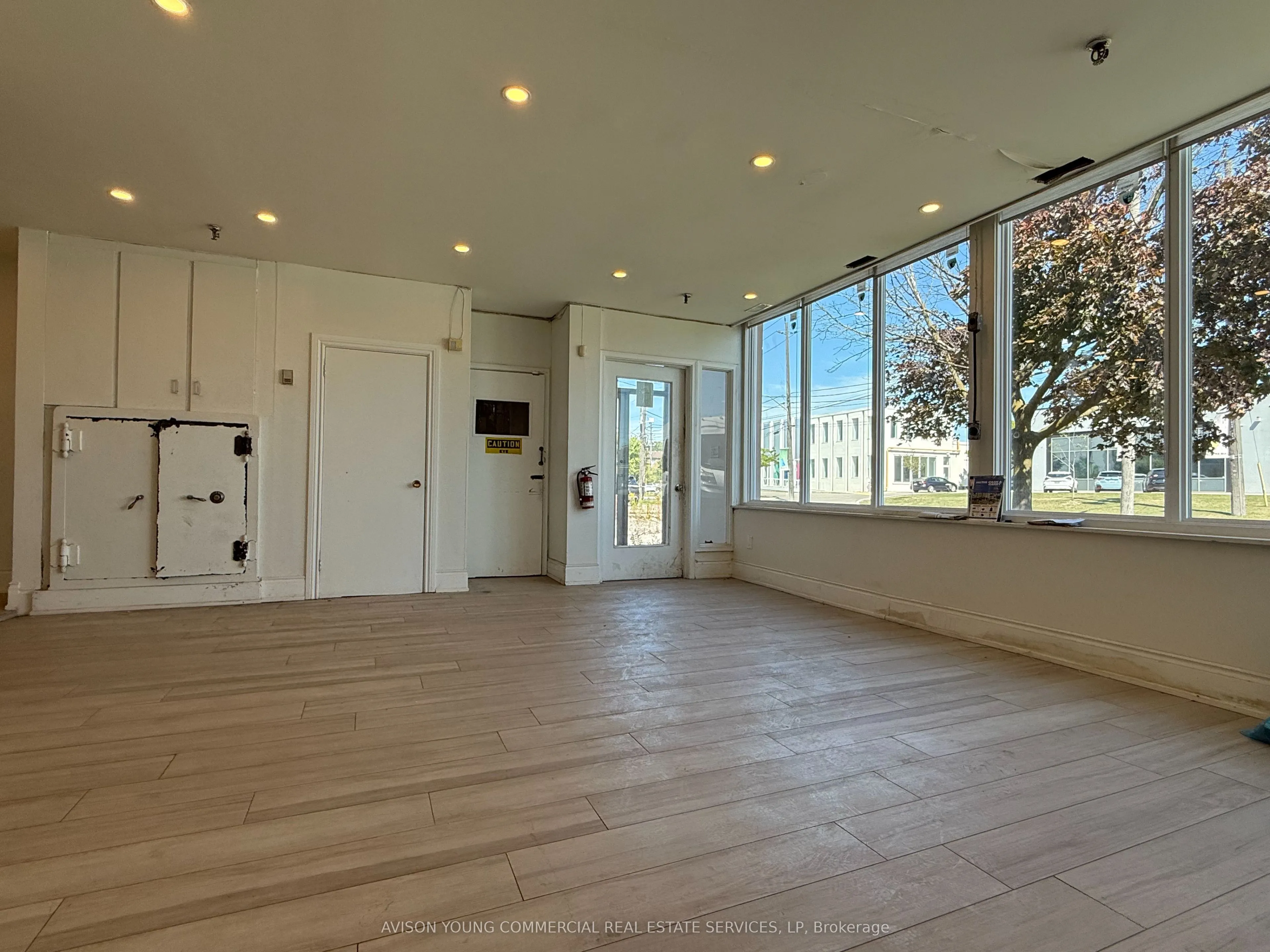 16 Benton Road