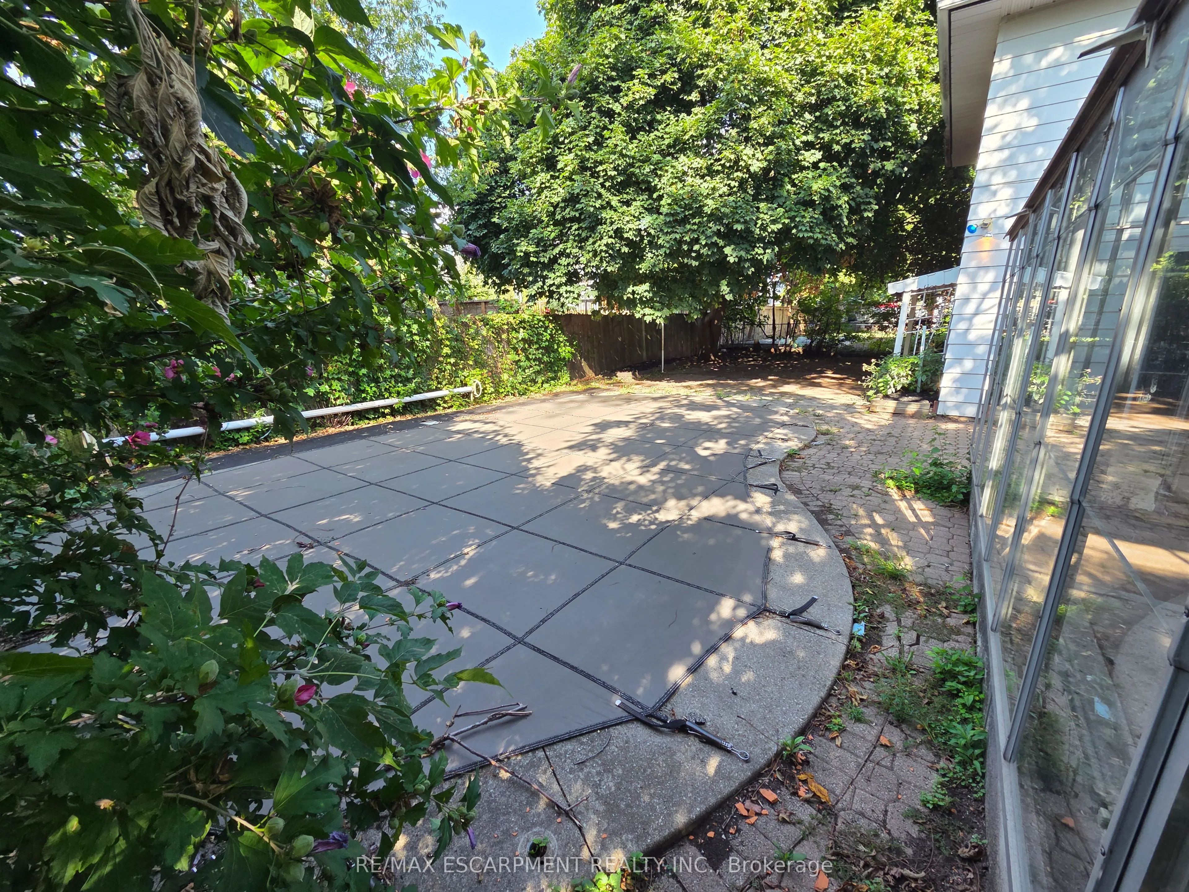 562 Wellington Crescent
