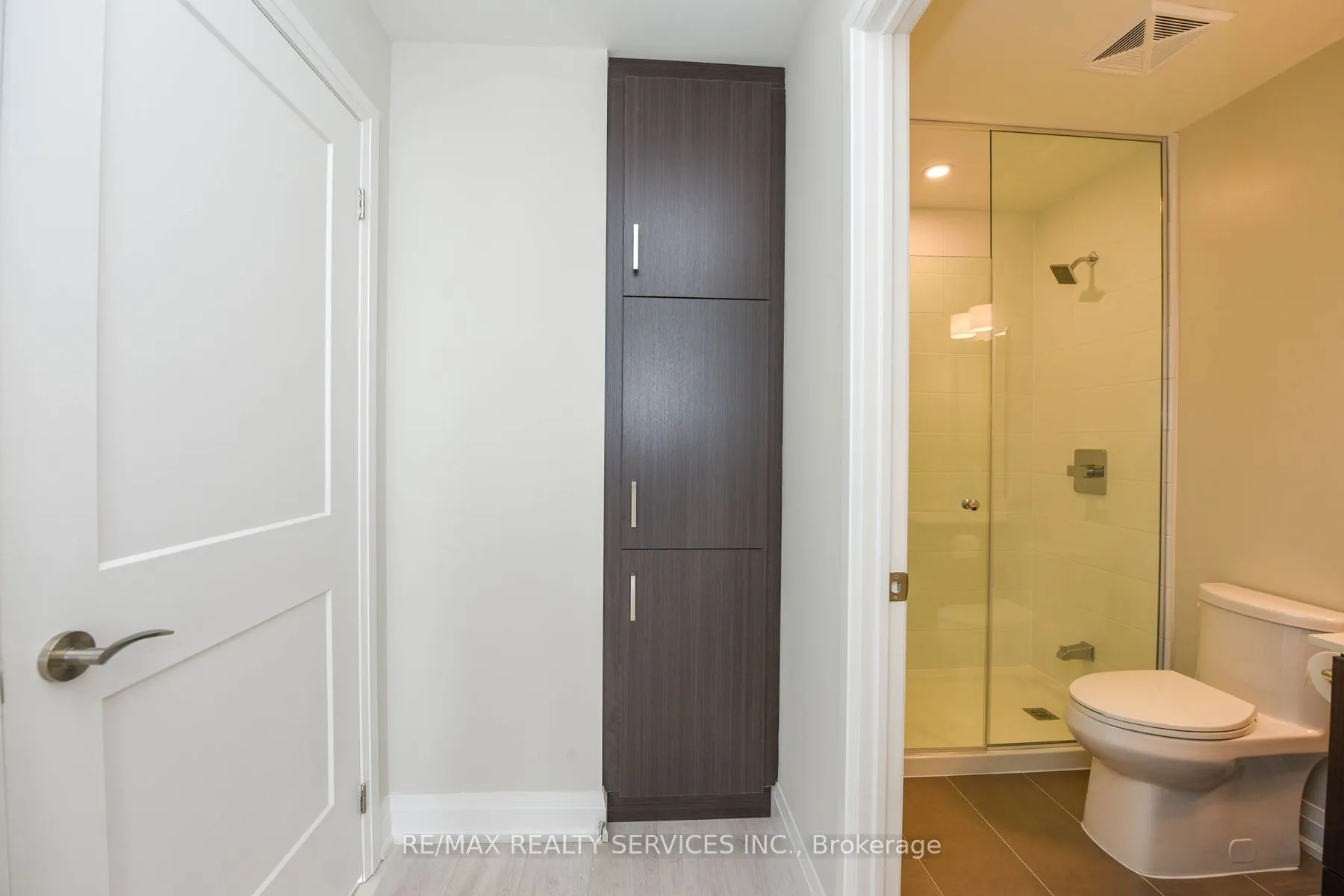 15 Lynch Street, #2103