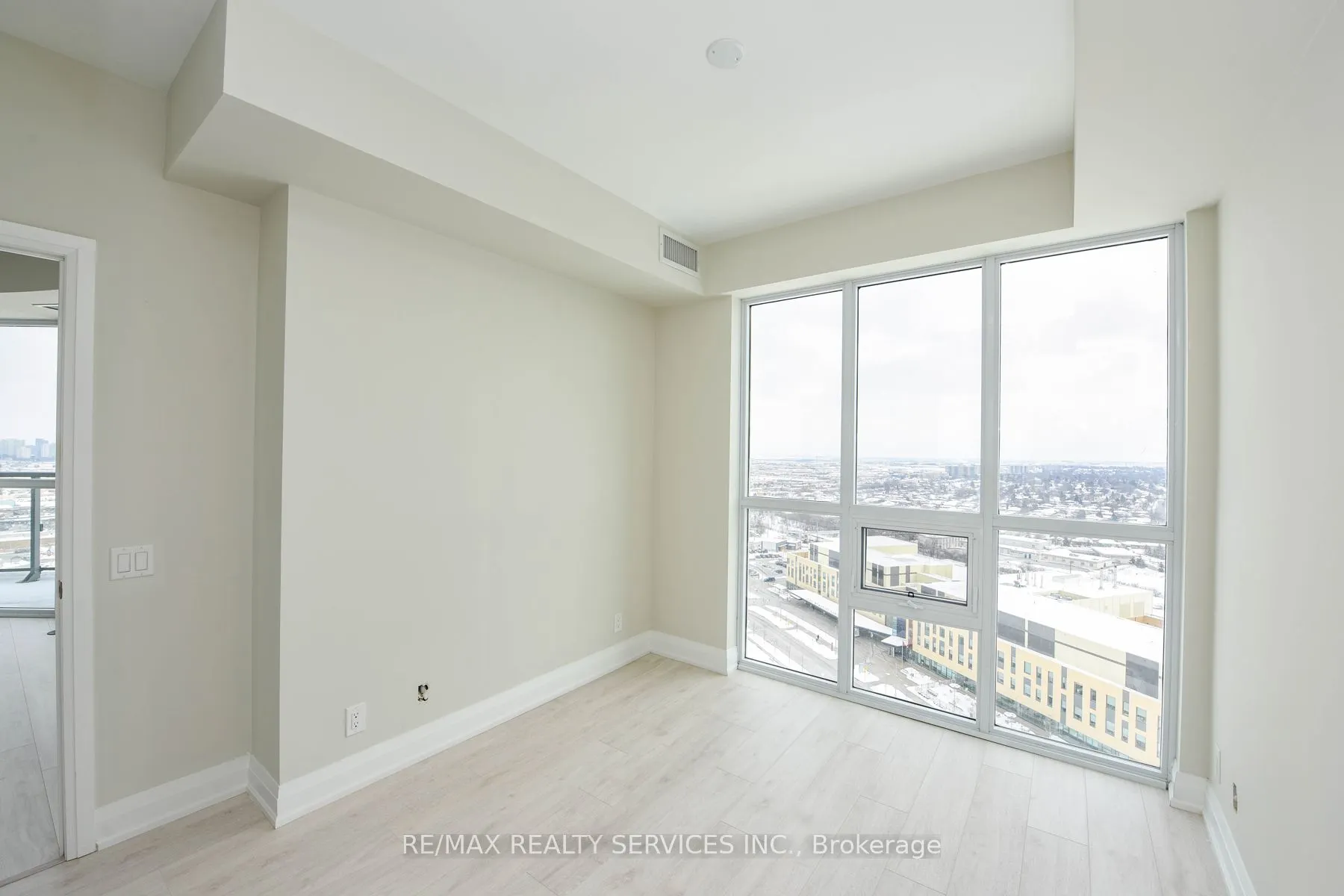 15 Lynch Street, #2103