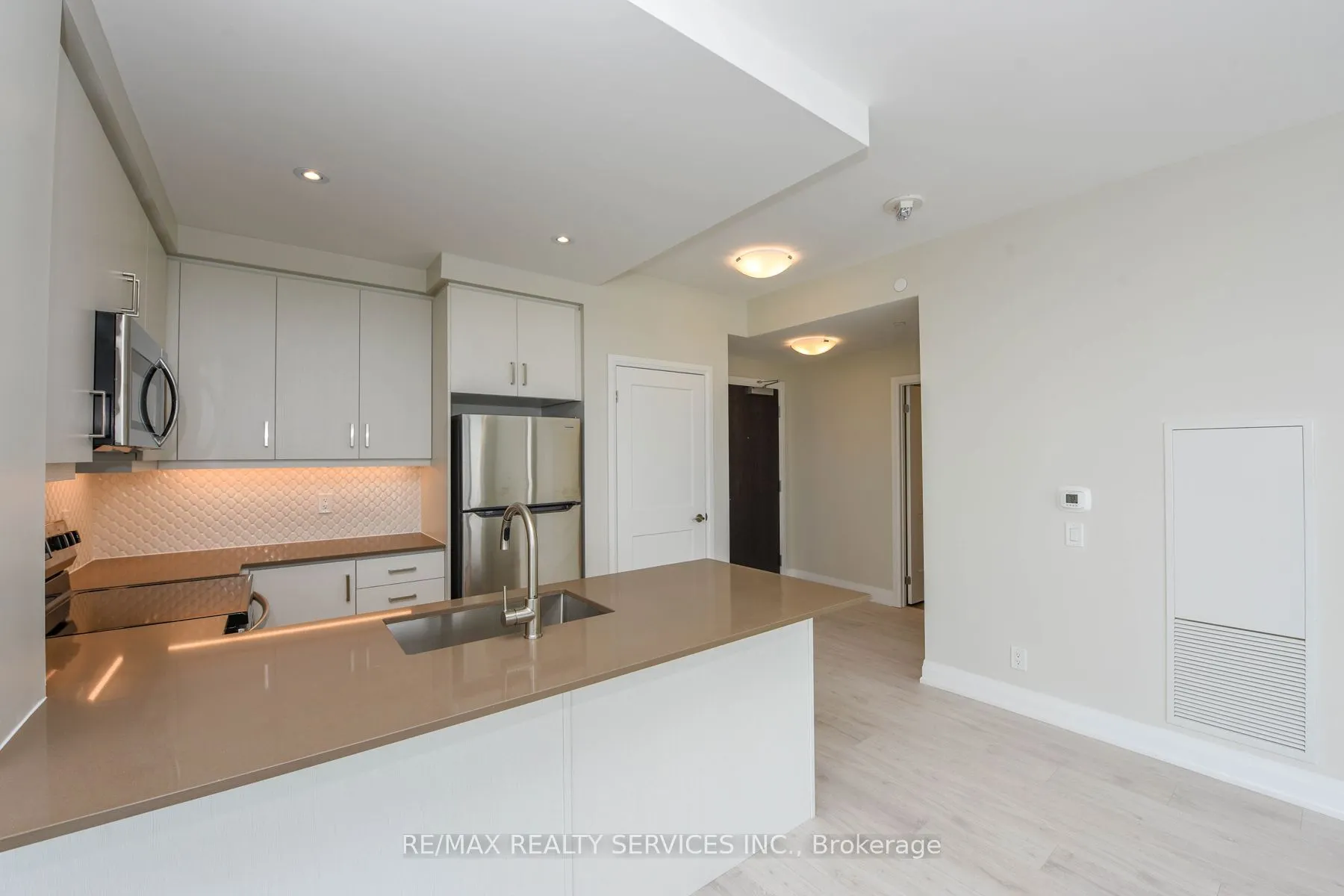 15 Lynch Street, #2103