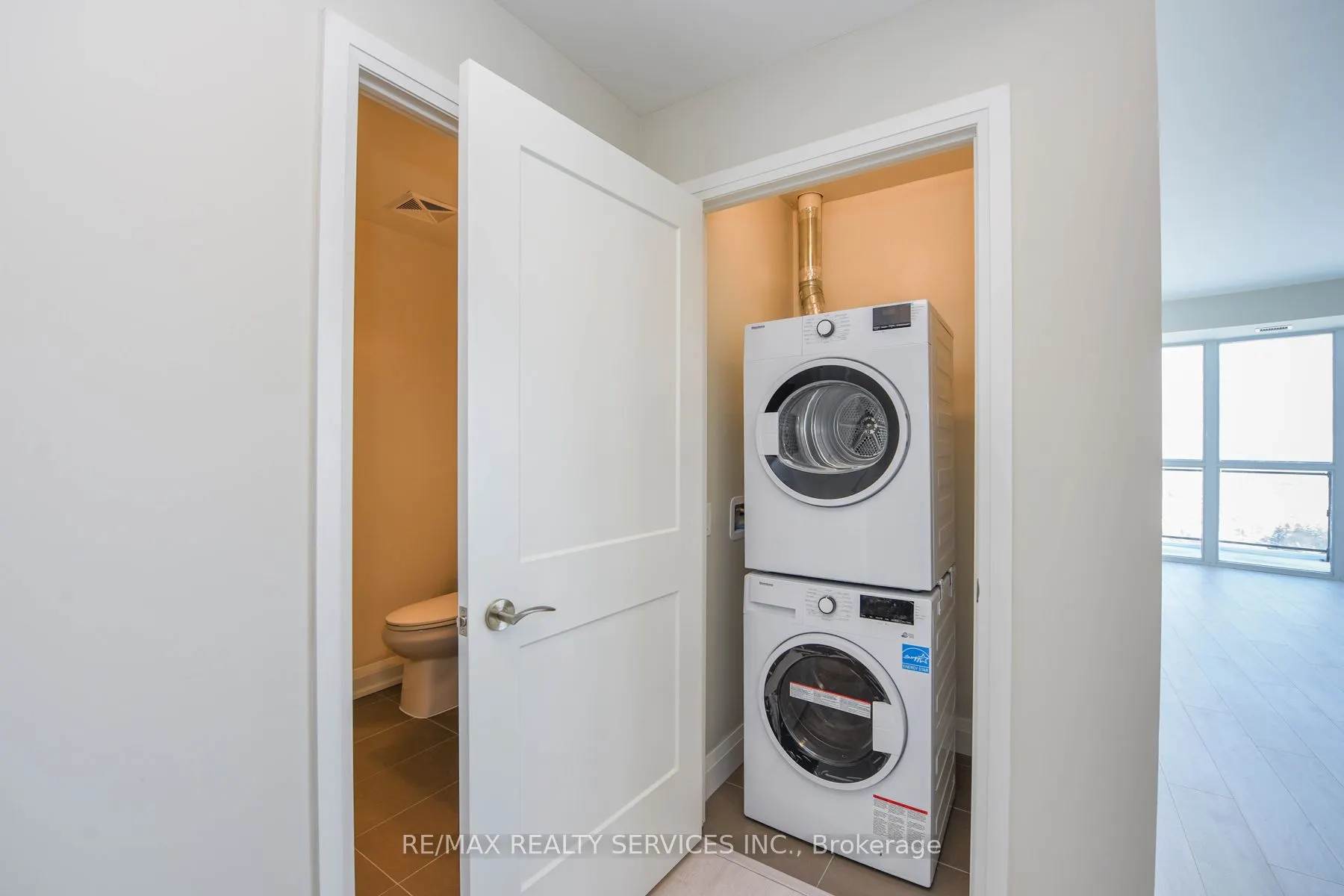15 Lynch Street, #2103