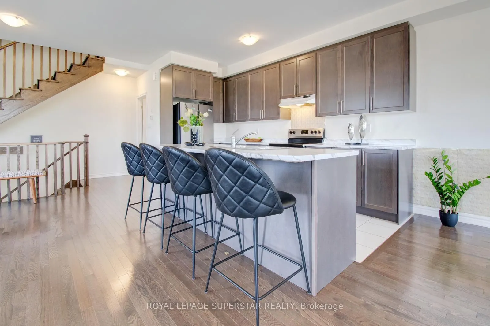 98 DONALD FICHT Crescent