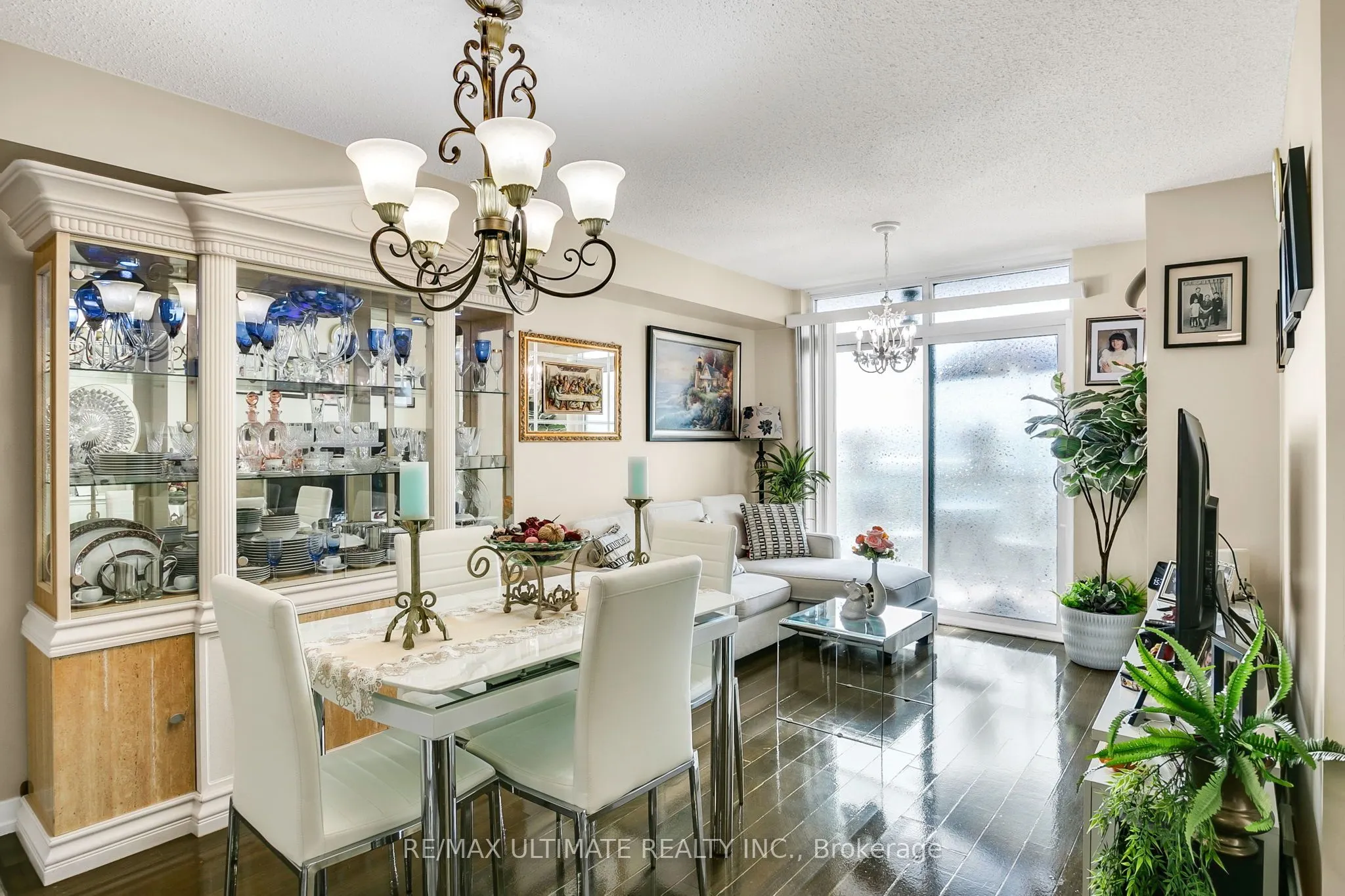816 Lansdowne Avenue, #1011