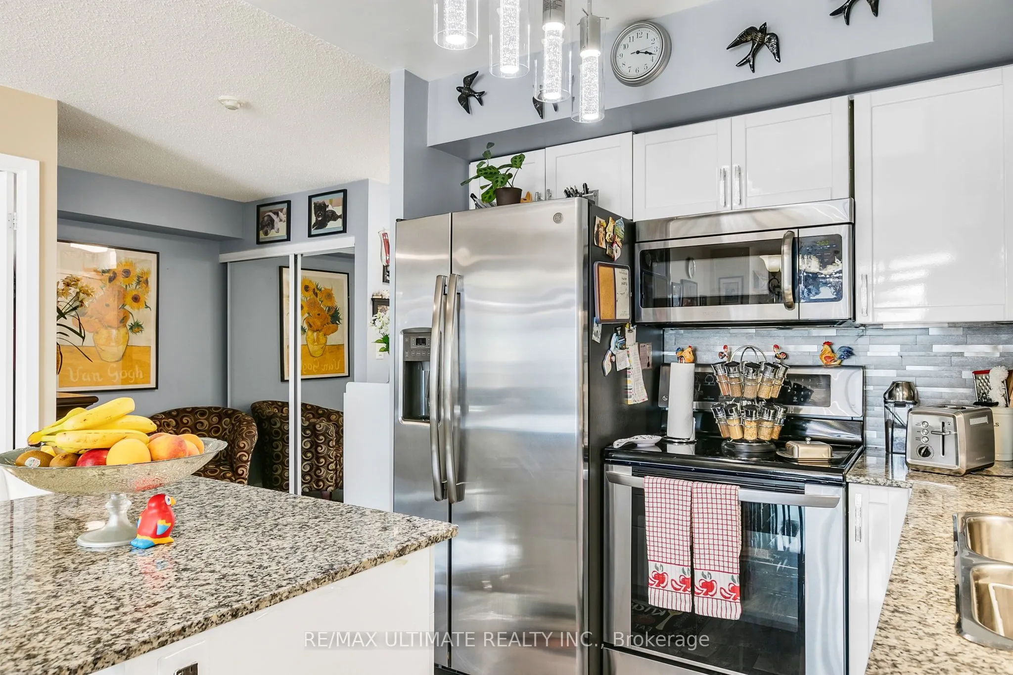 816 Lansdowne Avenue, #1011
