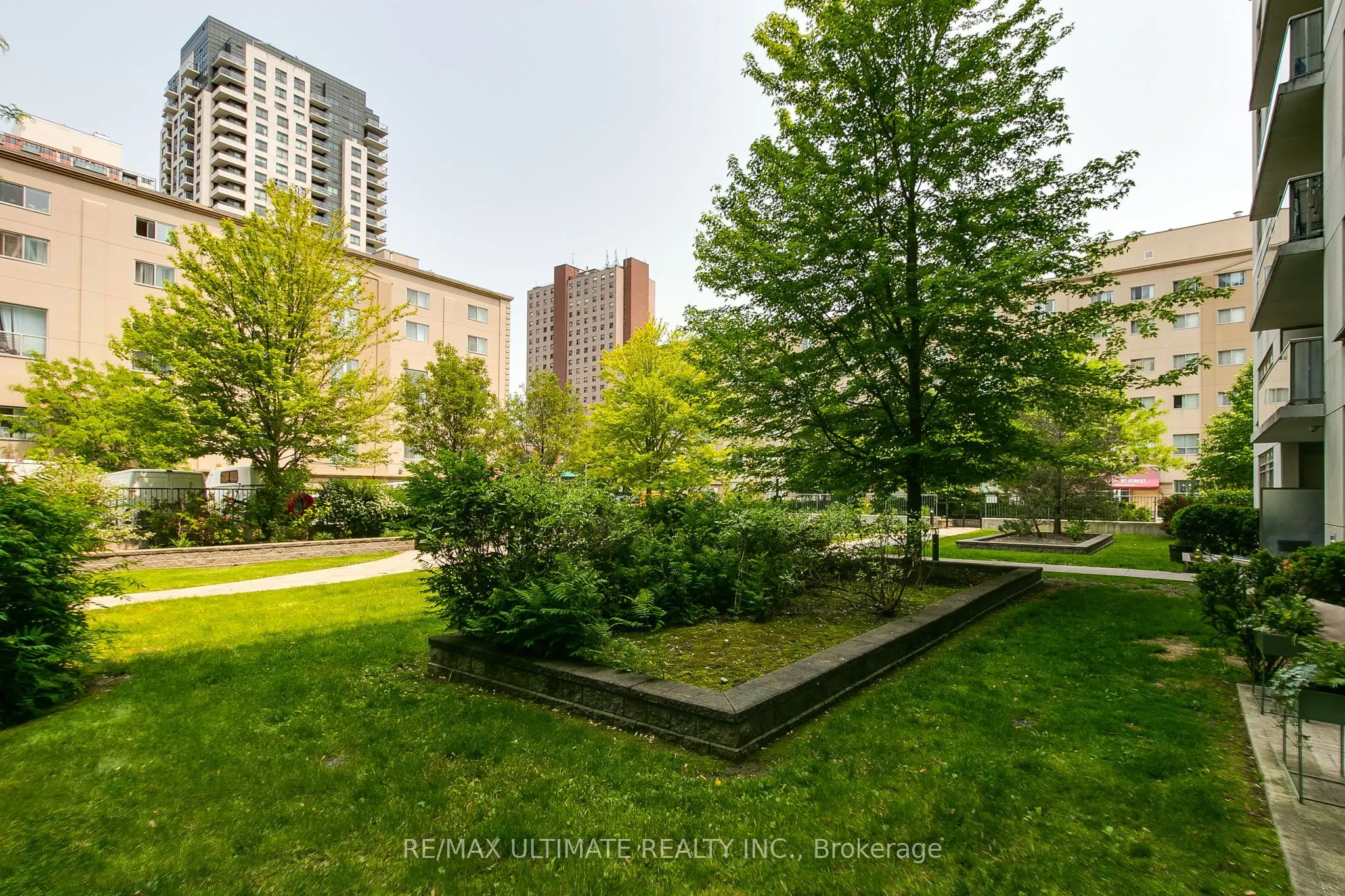 816 Lansdowne Avenue, #1011