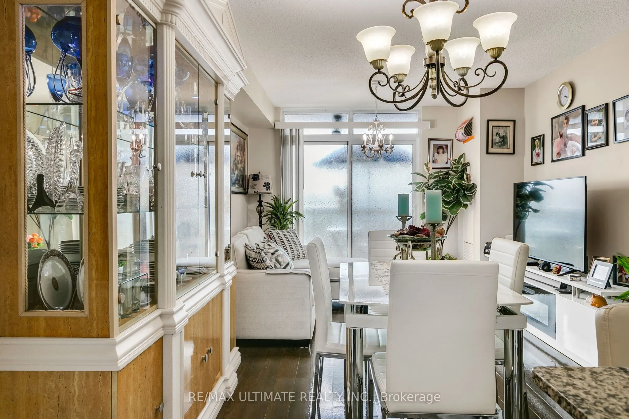 816 Lansdowne Avenue, #1011