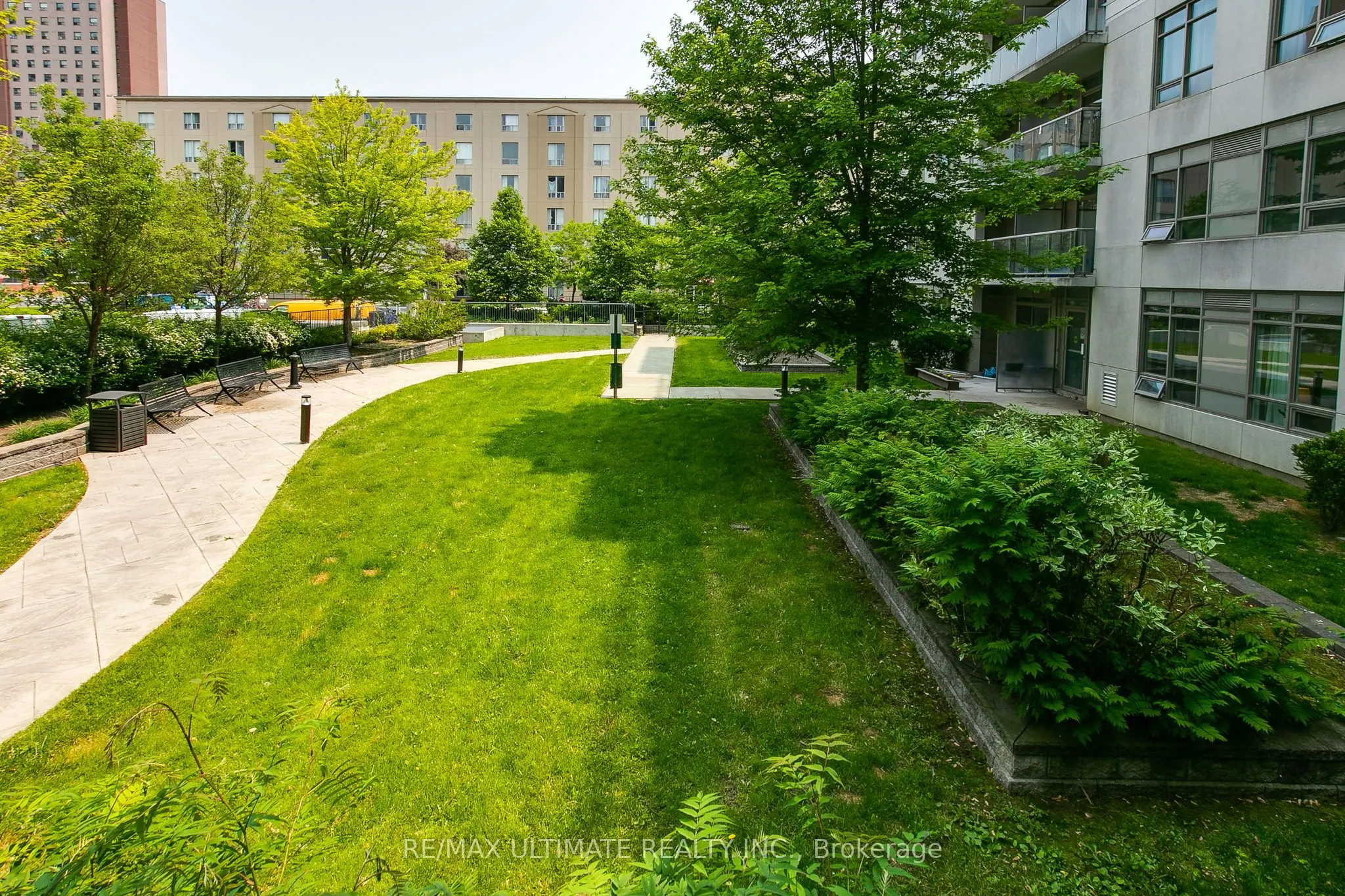 816 Lansdowne Avenue, #1011