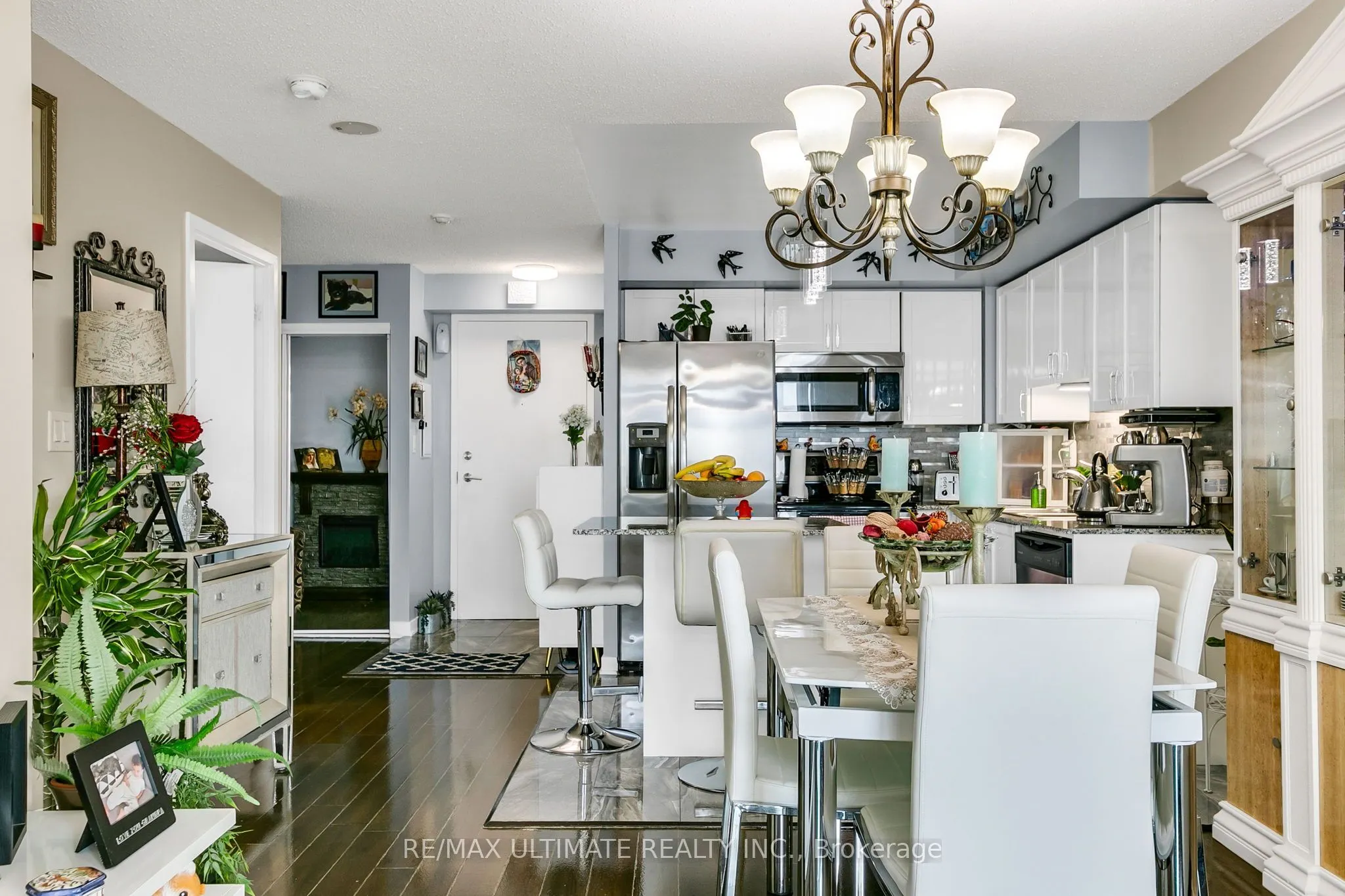 816 Lansdowne Avenue, #1011