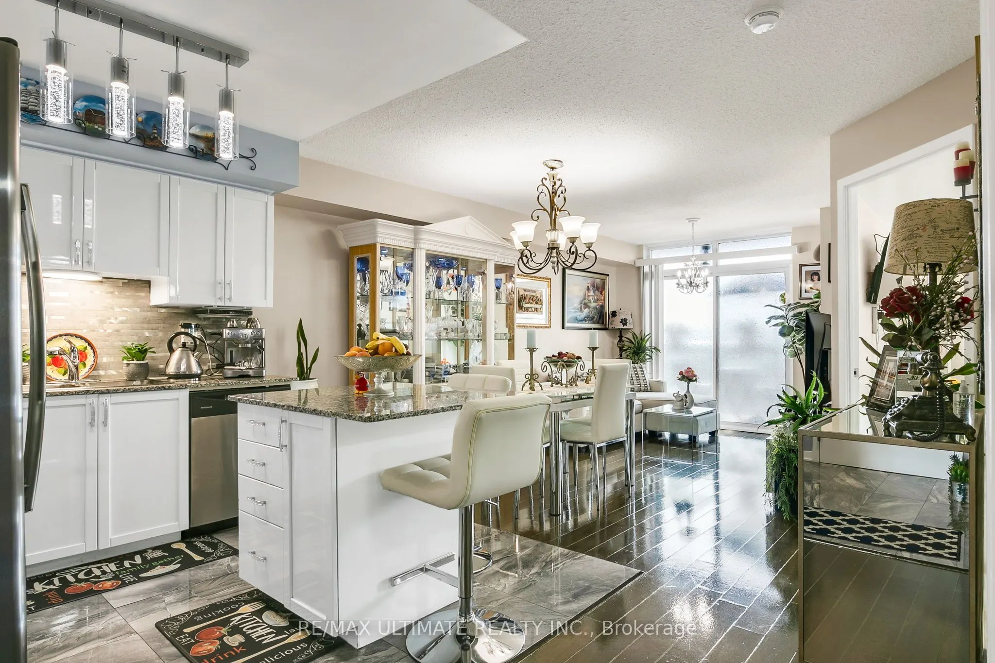 816 Lansdowne Avenue, #1011