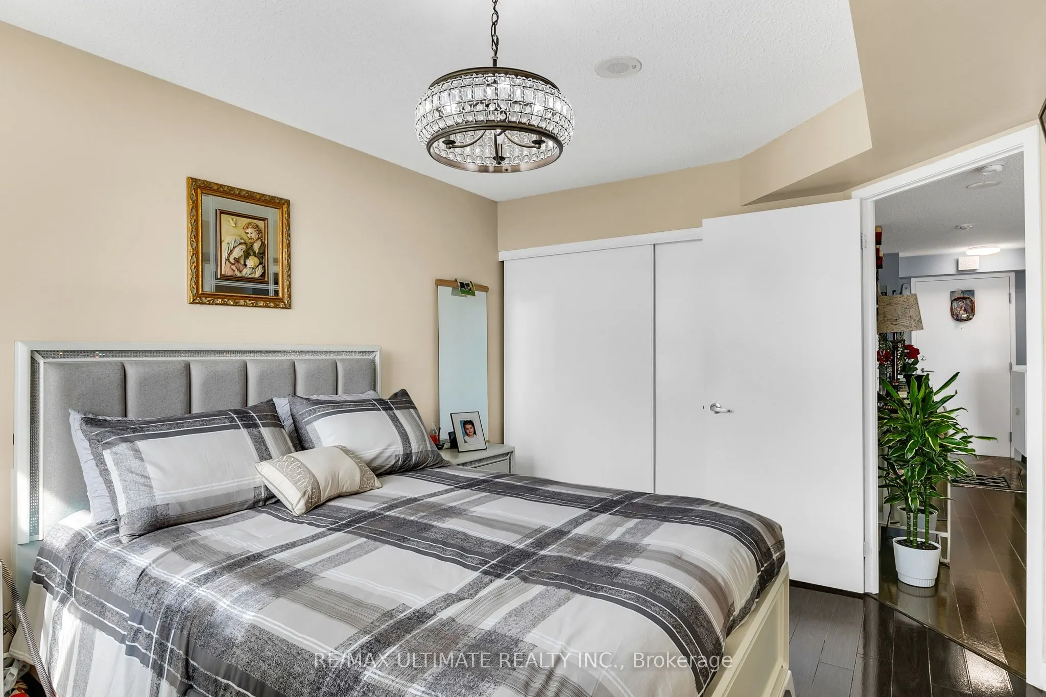 816 Lansdowne Avenue, #1011