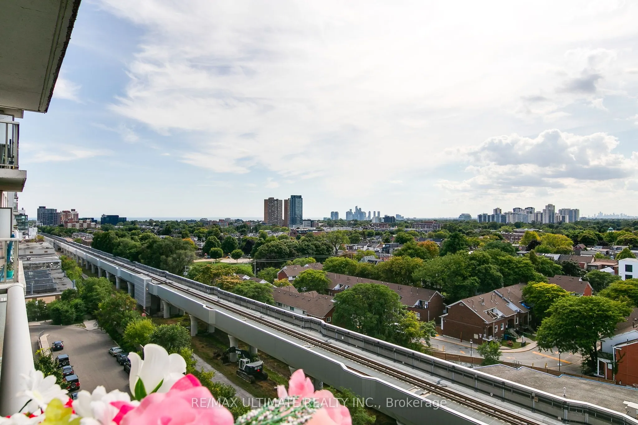 816 Lansdowne Avenue, #1011