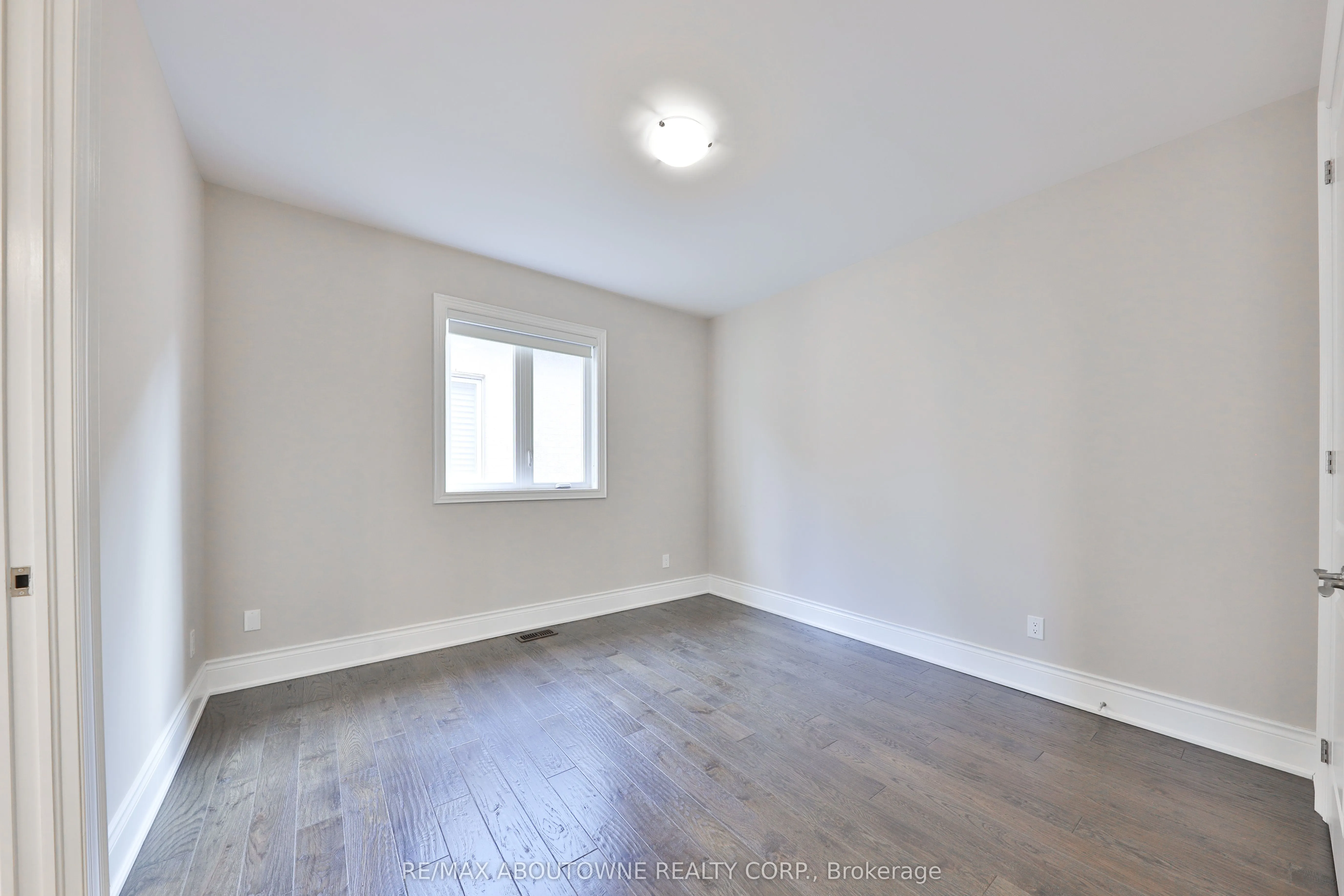 2163 Vineland Crescent
