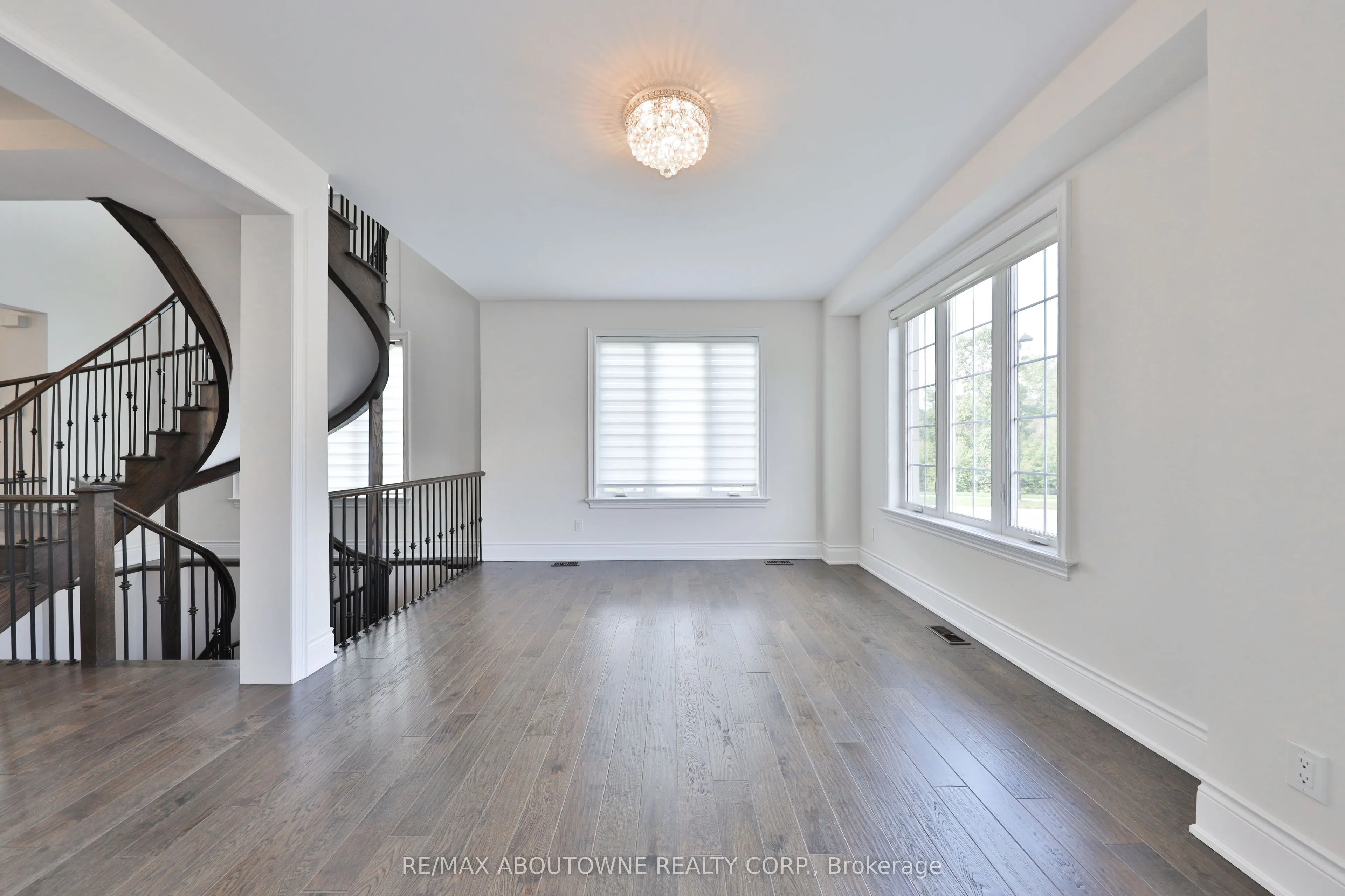 2163 Vineland Crescent