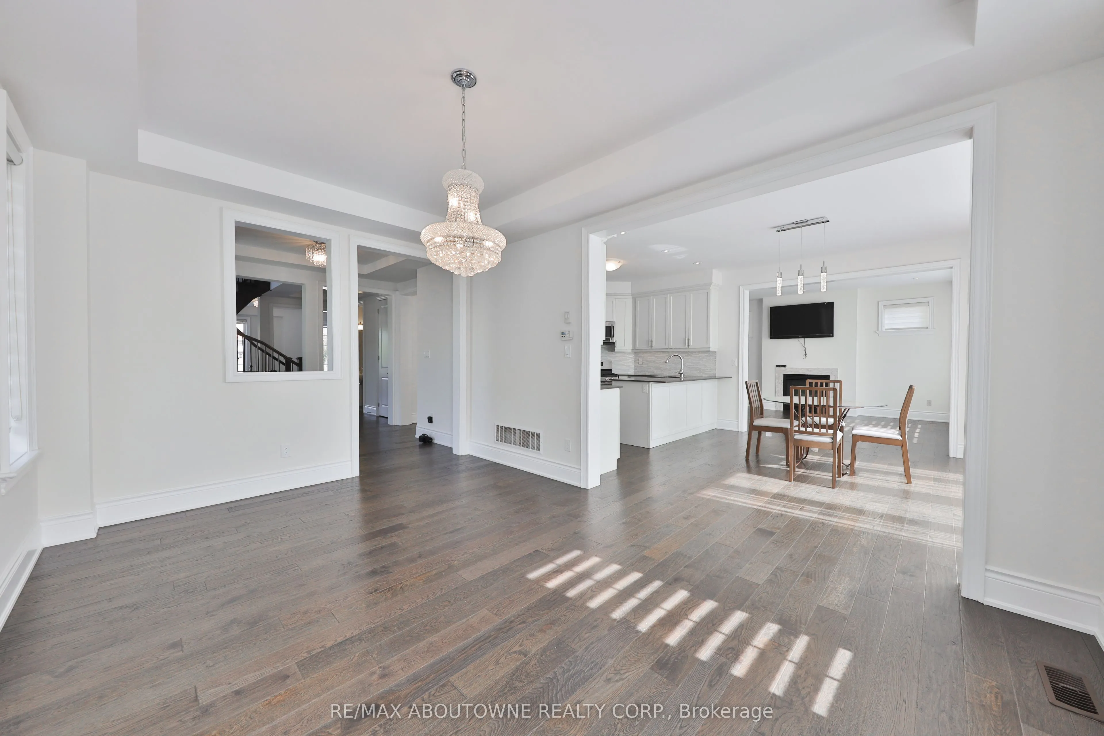 2163 Vineland Crescent