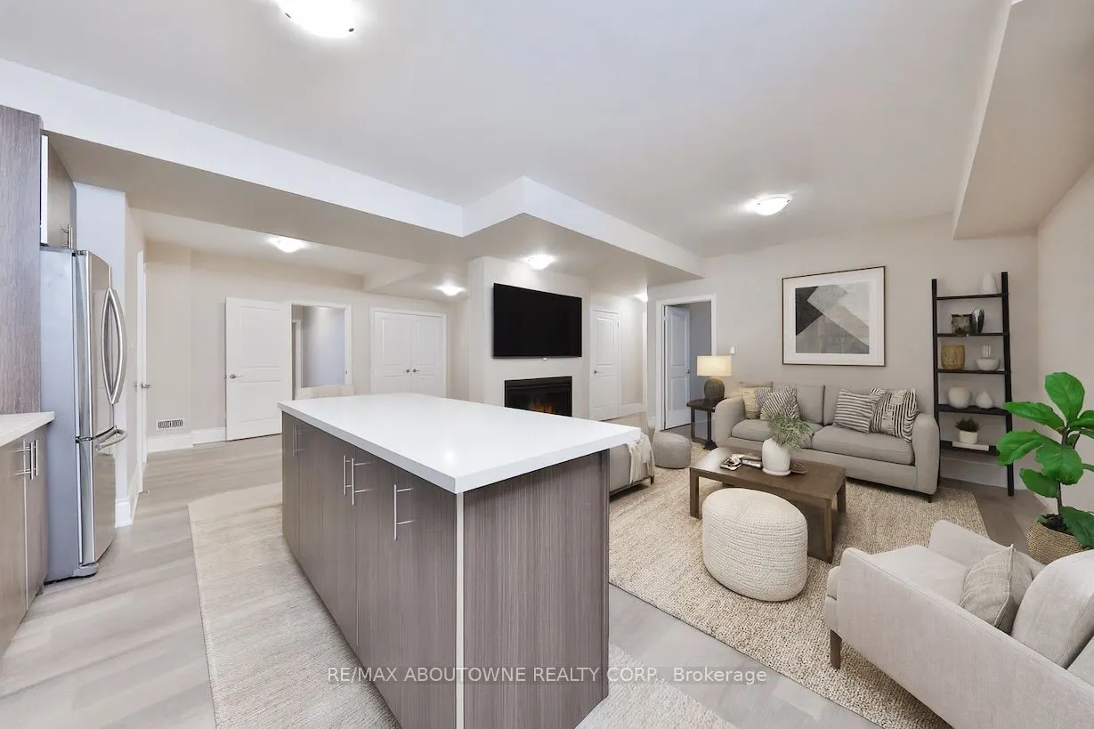 2163 Vineland Crescent